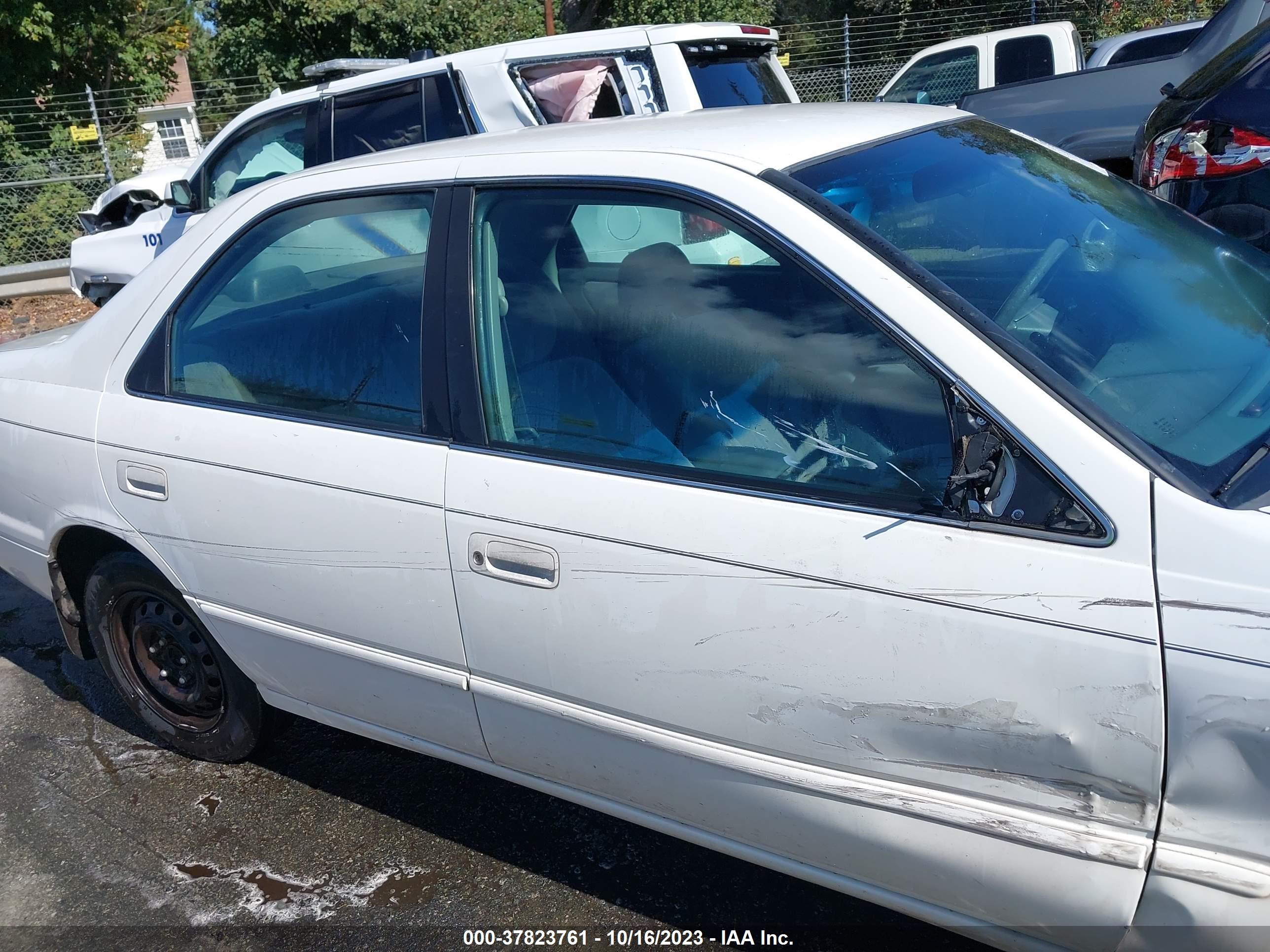 Photo 12 VIN: 4T1BG22K9XU570009 - TOYOTA CAMRY 