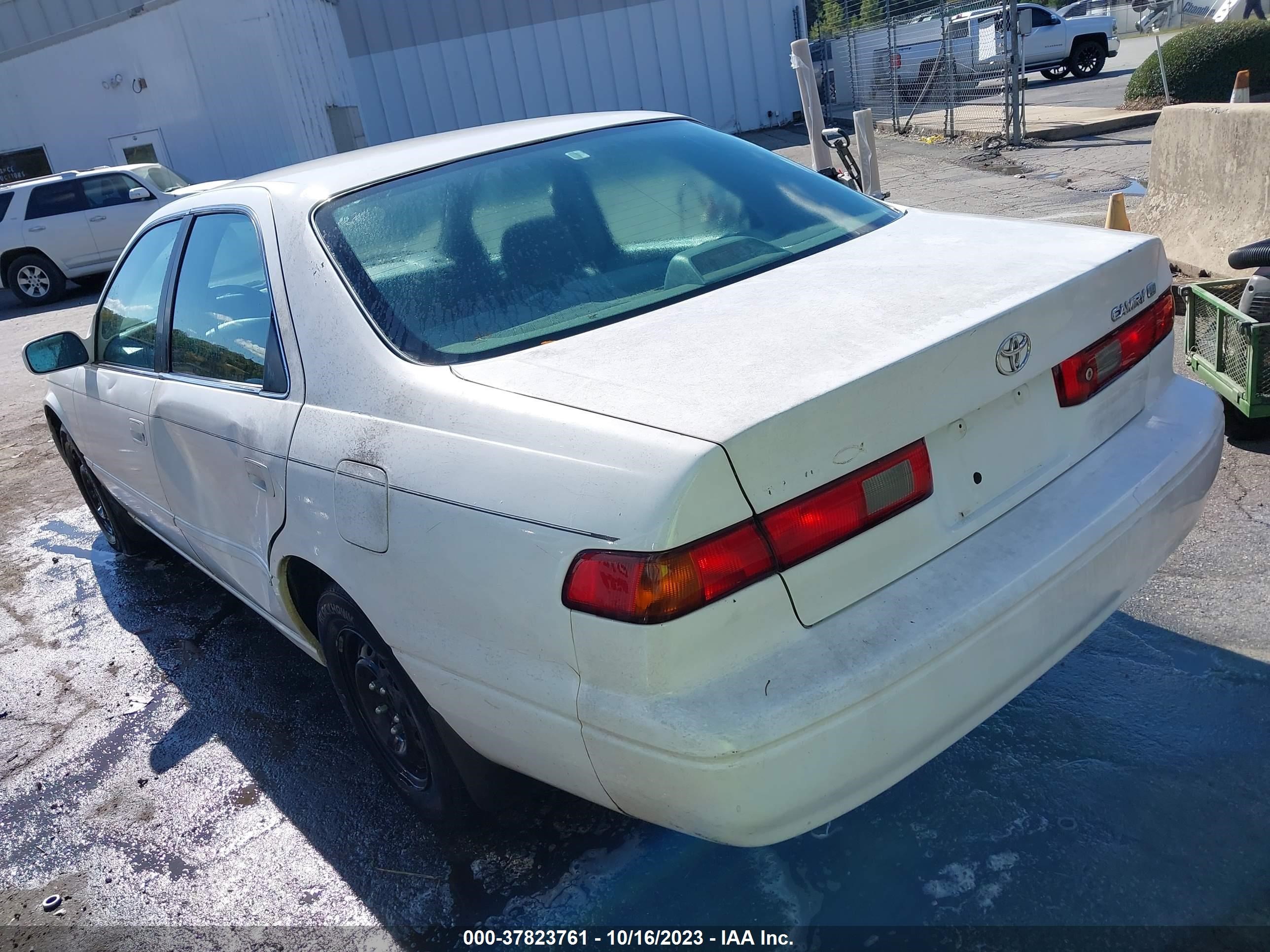 Photo 2 VIN: 4T1BG22K9XU570009 - TOYOTA CAMRY 