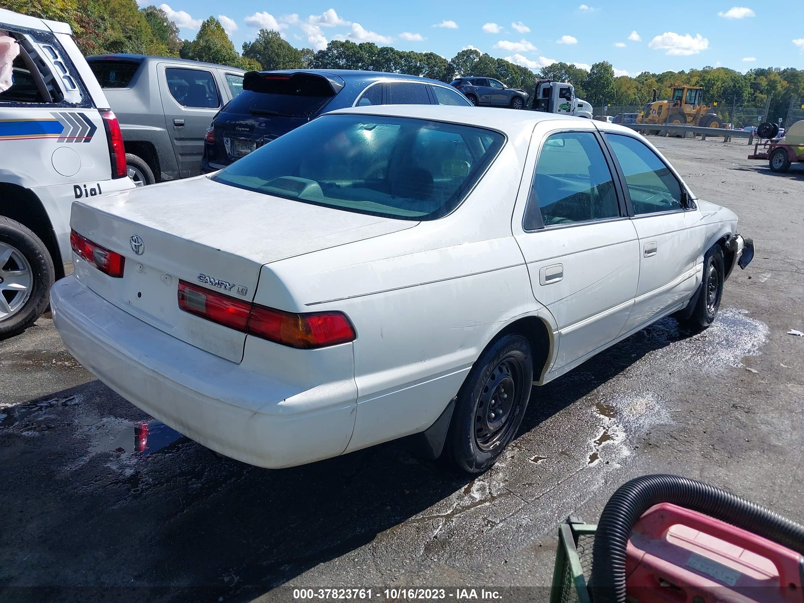 Photo 3 VIN: 4T1BG22K9XU570009 - TOYOTA CAMRY 