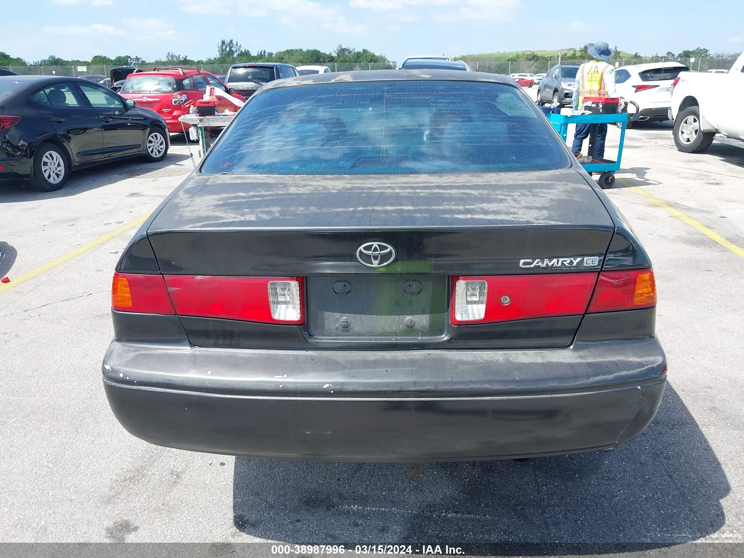 Photo 16 VIN: 4T1BG22K9YU742170 - TOYOTA CAMRY 