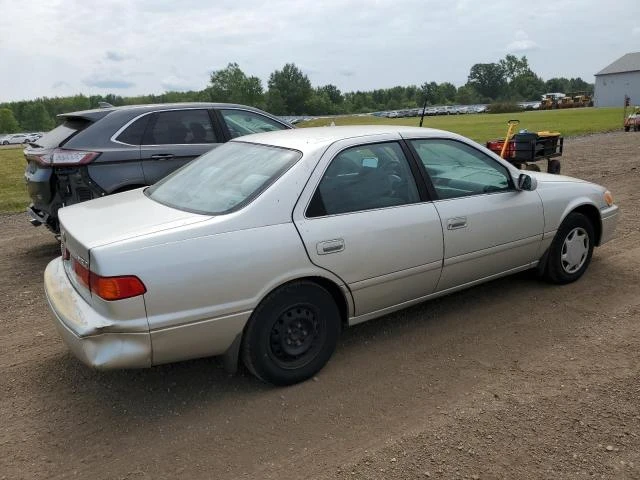 Photo 2 VIN: 4T1BG22KXYU695408 - TOYOTA CAMRY CE 