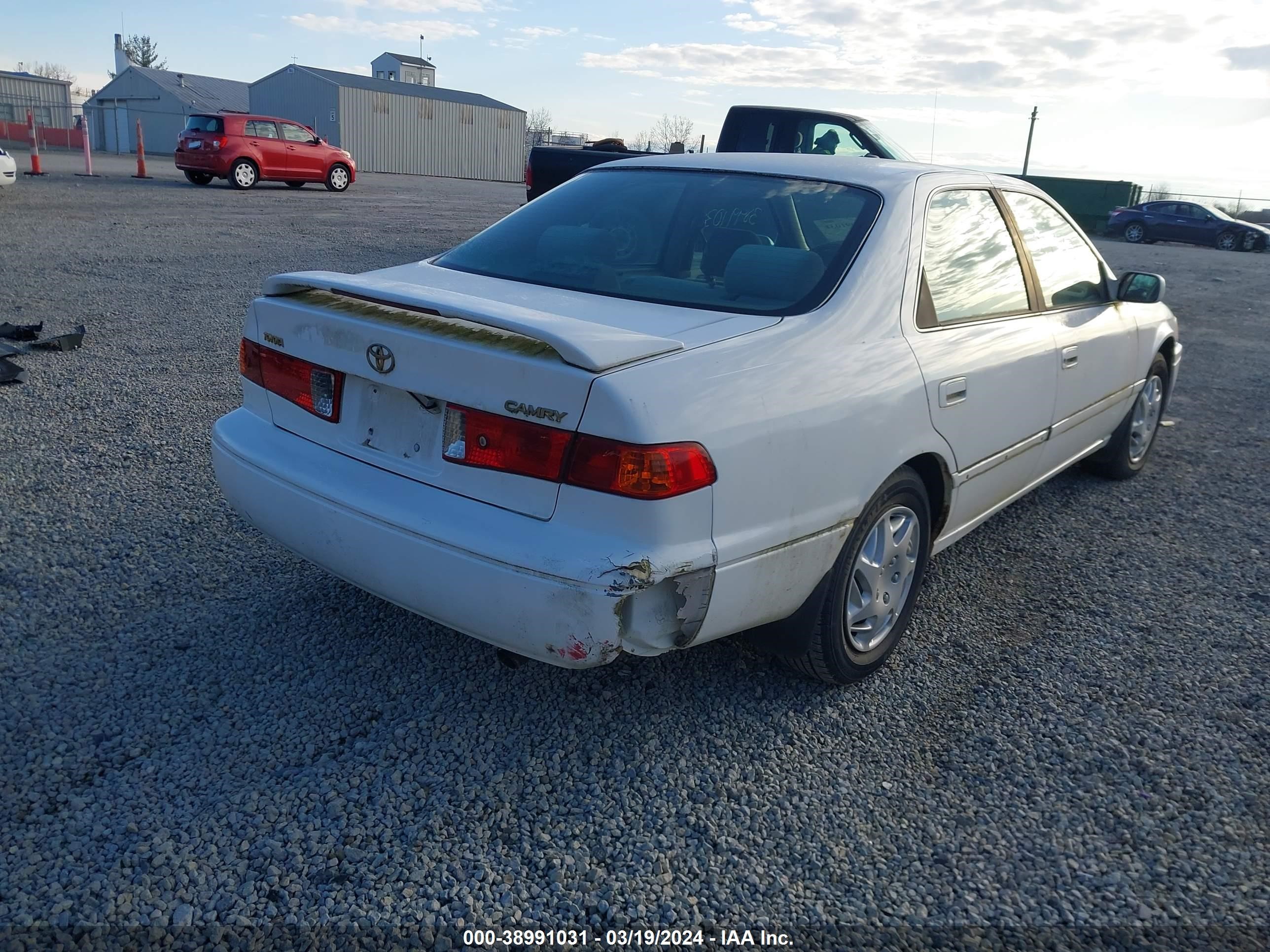 Photo 3 VIN: 4T1BG22KXYU927991 - TOYOTA CAMRY 