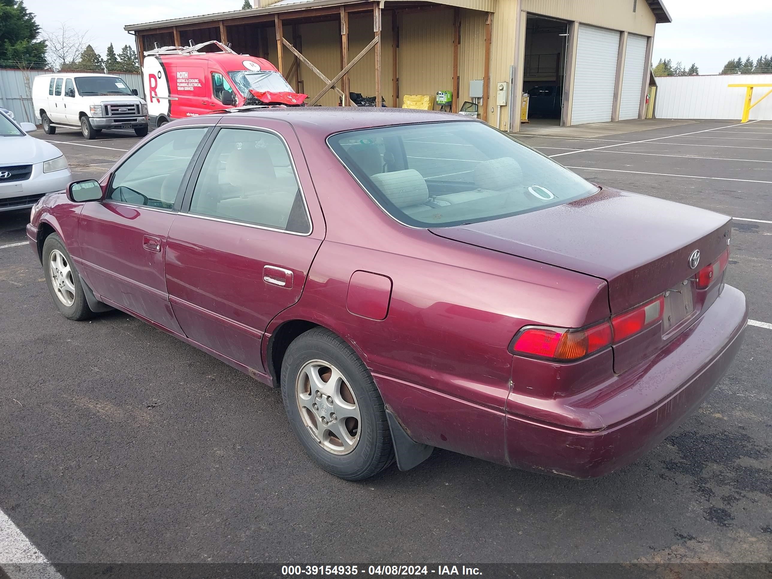 Photo 2 VIN: 4T1BG28K3WU295968 - TOYOTA CAMRY 