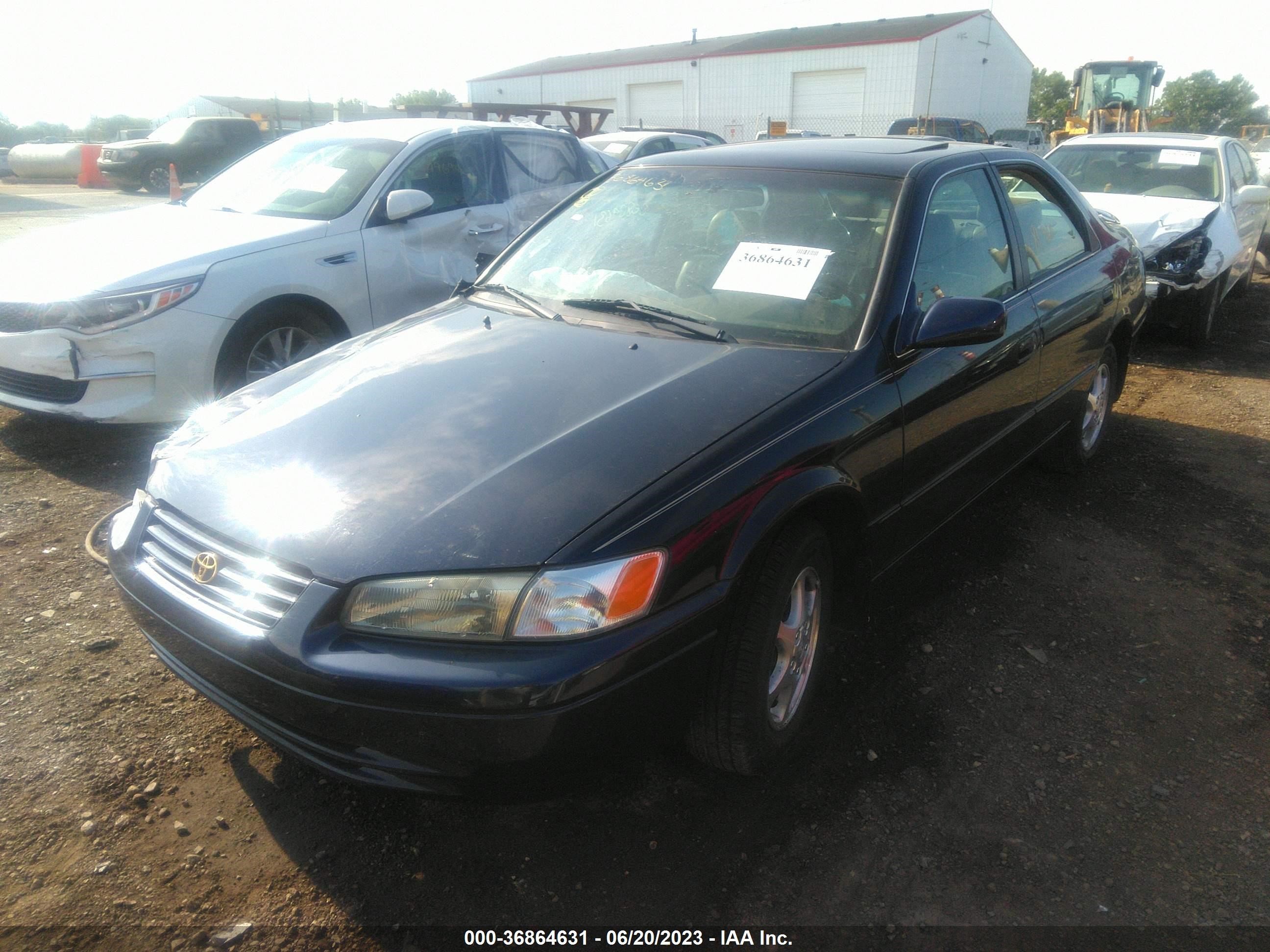 Photo 1 VIN: 4T1BG28K4WU239960 - TOYOTA CAMRY 