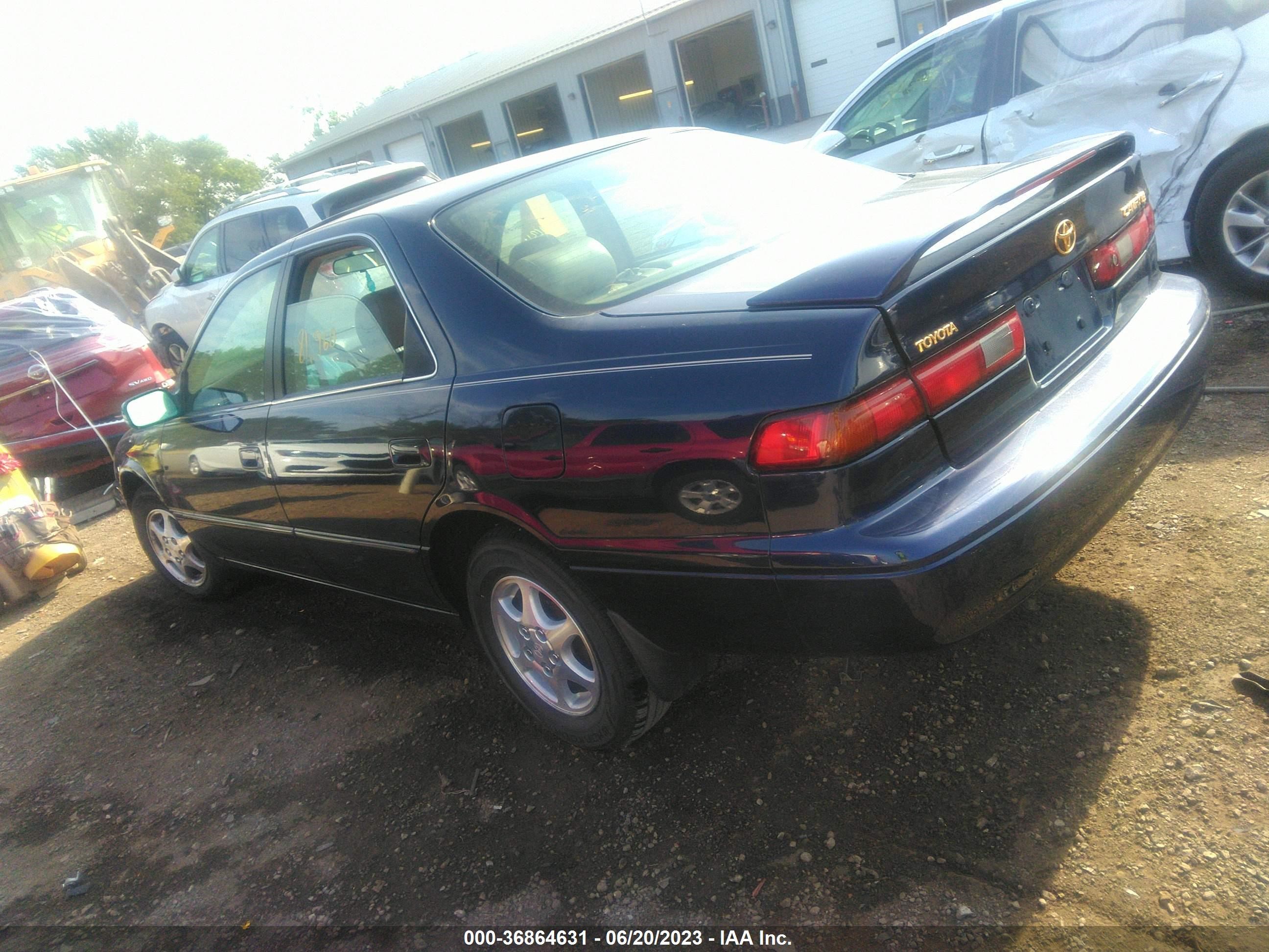 Photo 2 VIN: 4T1BG28K4WU239960 - TOYOTA CAMRY 