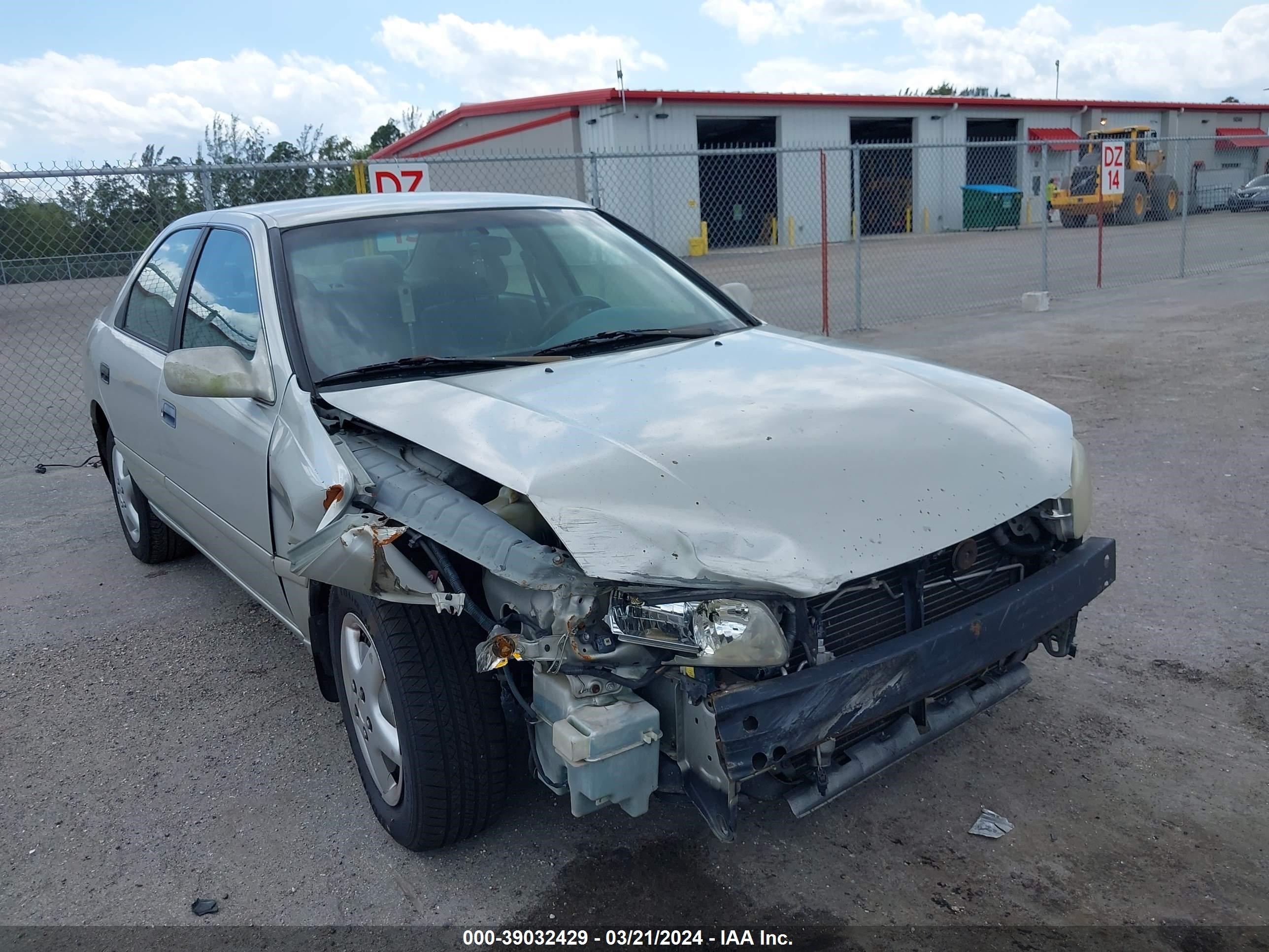 Photo 0 VIN: 4T1BG28K6YU681304 - TOYOTA CAMRY 