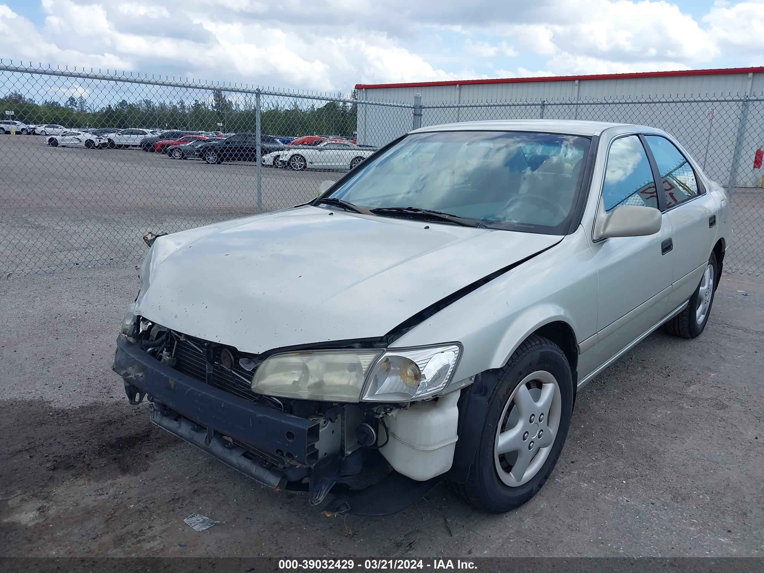 Photo 1 VIN: 4T1BG28K6YU681304 - TOYOTA CAMRY 