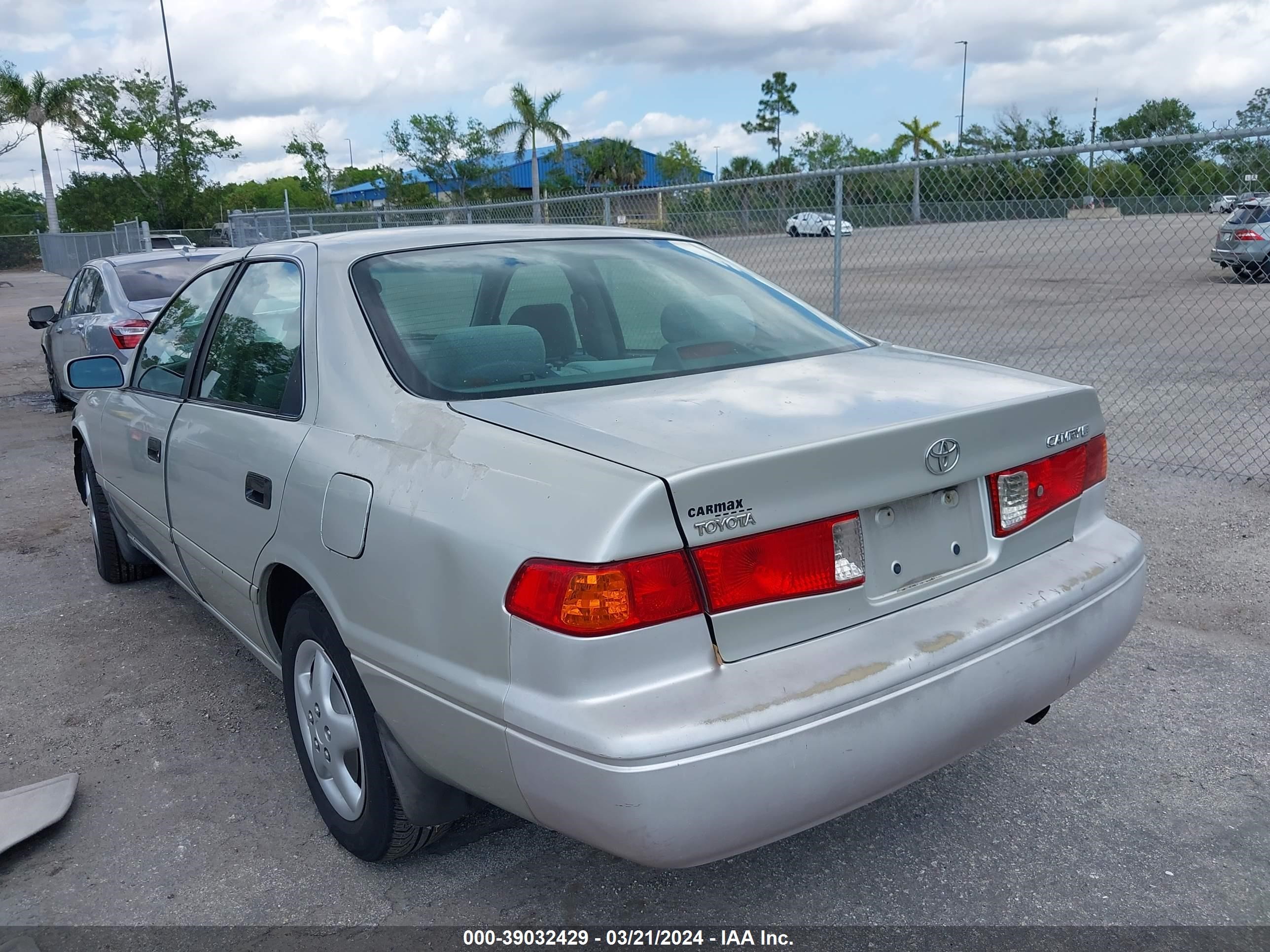 Photo 2 VIN: 4T1BG28K6YU681304 - TOYOTA CAMRY 