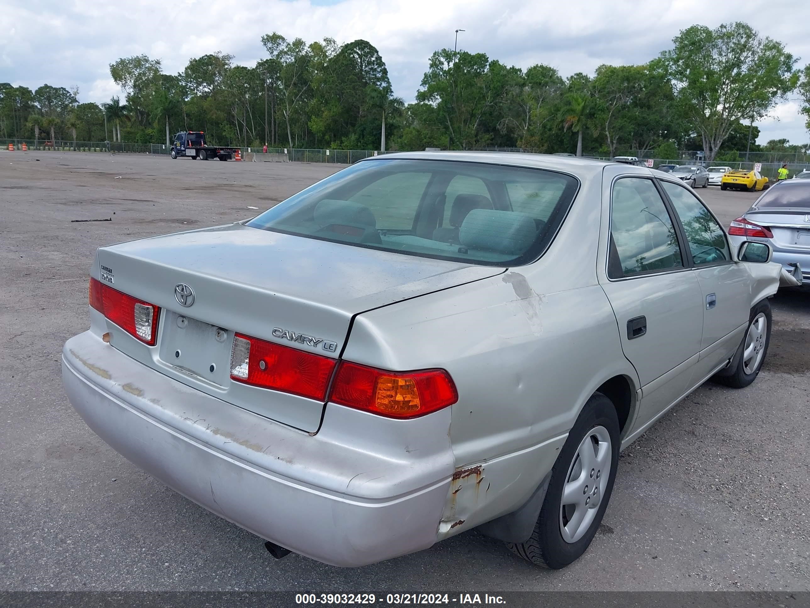 Photo 3 VIN: 4T1BG28K6YU681304 - TOYOTA CAMRY 