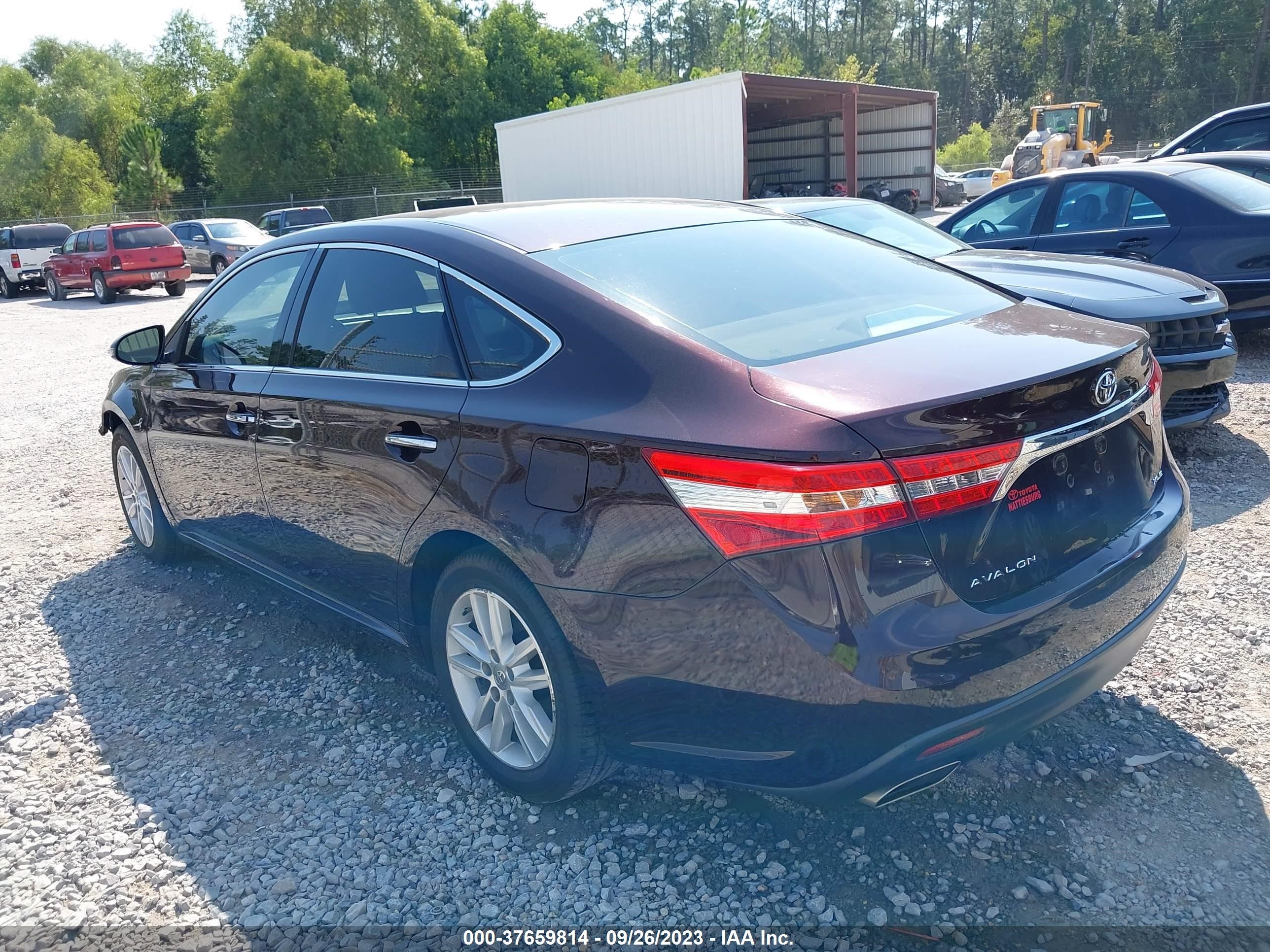 Photo 2 VIN: 4T1BK1EB0DU011030 - TOYOTA AVALON 