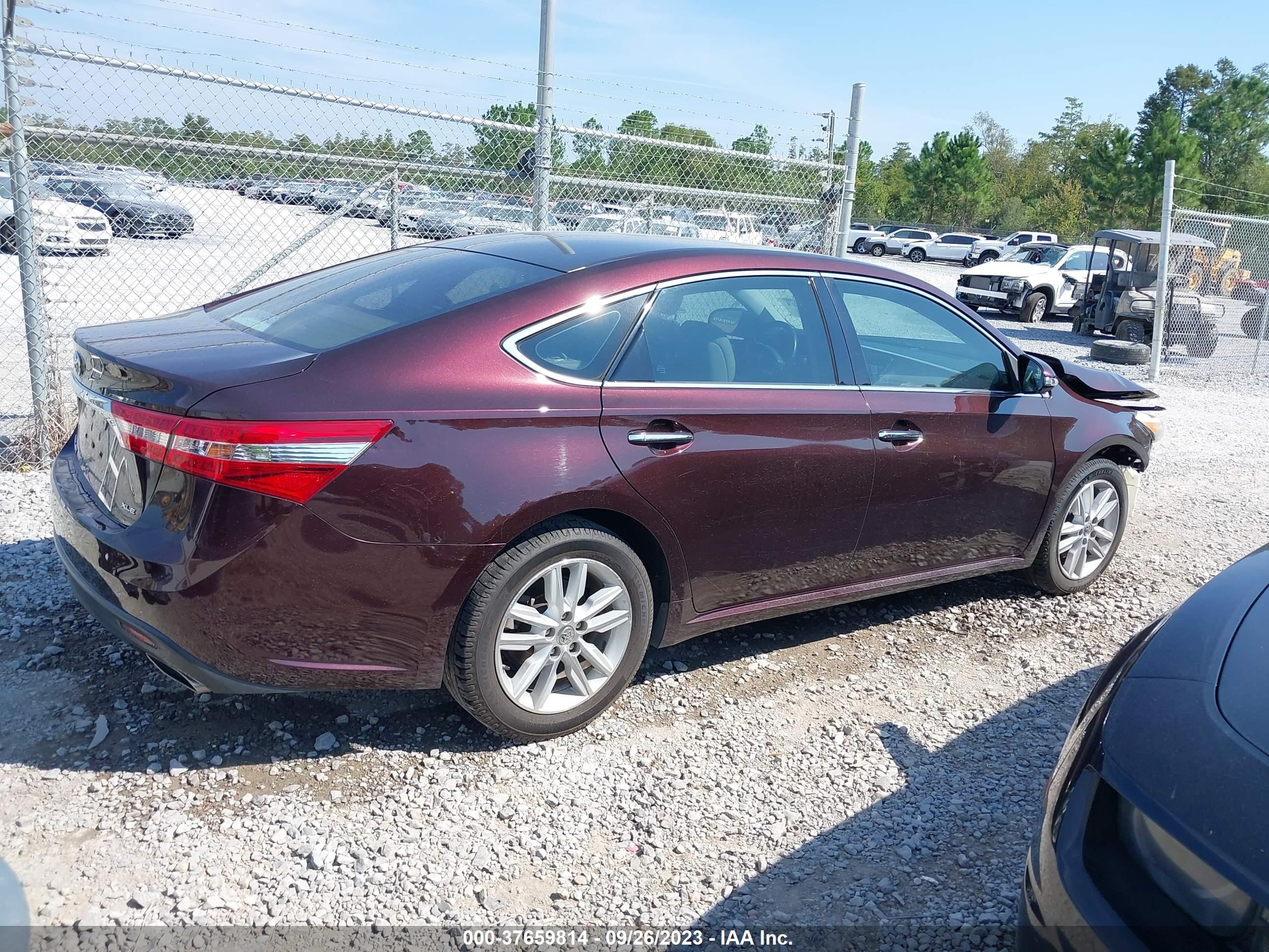 Photo 3 VIN: 4T1BK1EB0DU011030 - TOYOTA AVALON 