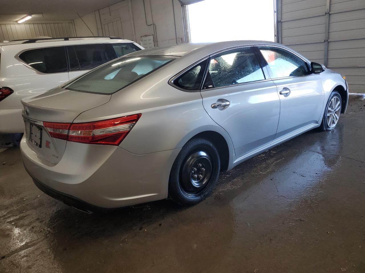 Photo 2 VIN: 4T1BK1EB0EU095626 - TOYOTA AVALON 