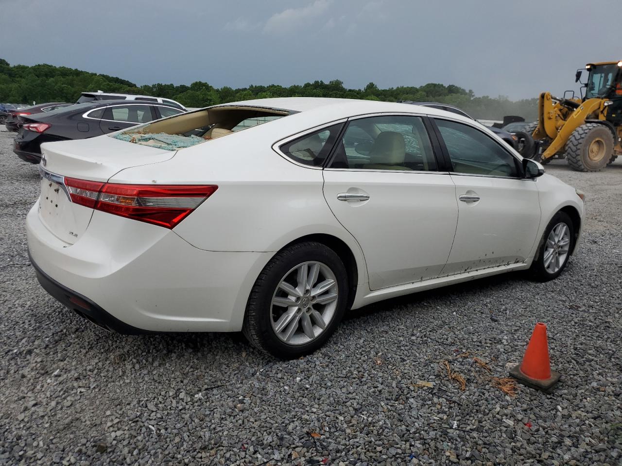 Photo 2 VIN: 4T1BK1EB1EU116158 - TOYOTA AVALON 