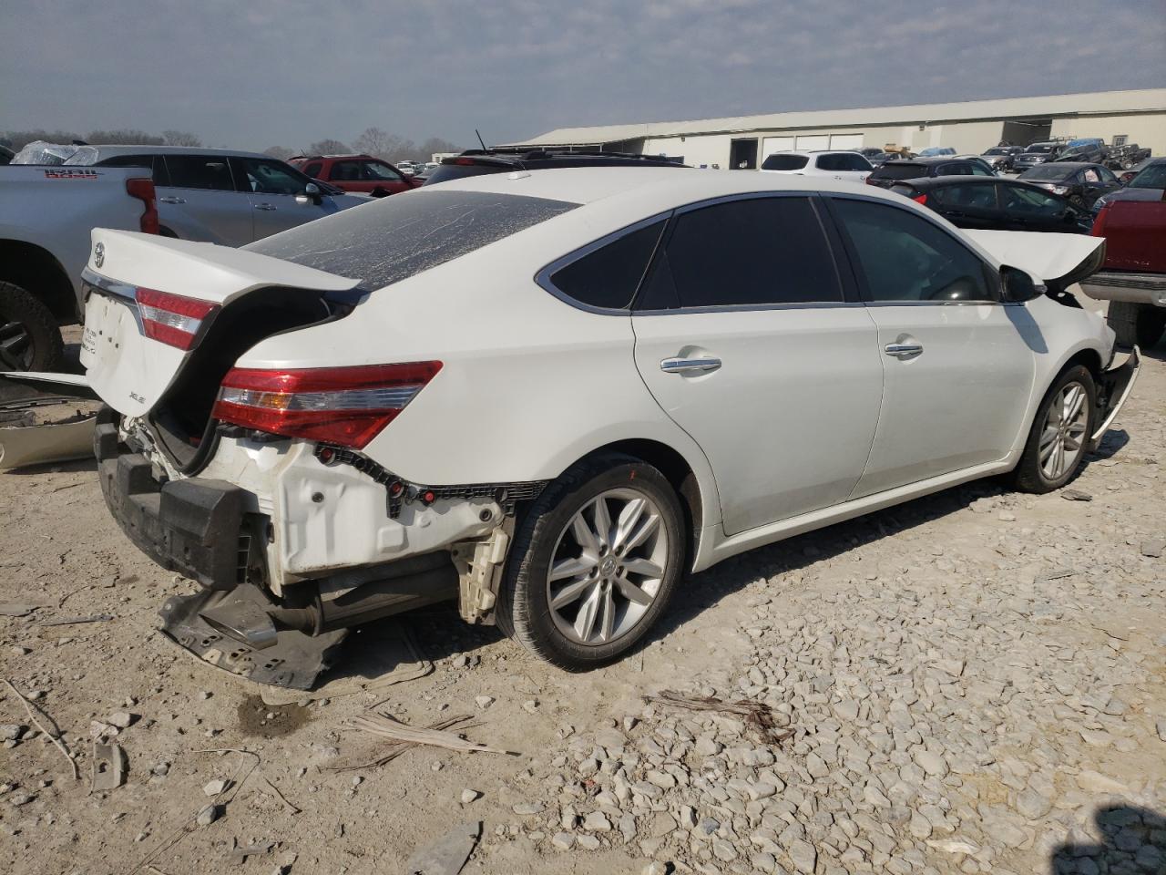 Photo 2 VIN: 4T1BK1EB1FU147606 - TOYOTA AVALON 