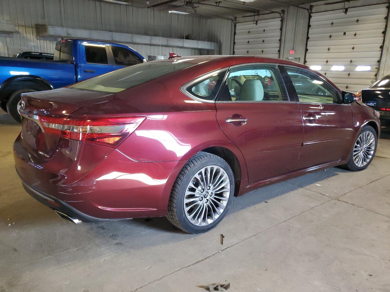 Photo 2 VIN: 4T1BK1EB2GU232200 - TOYOTA AVALON 