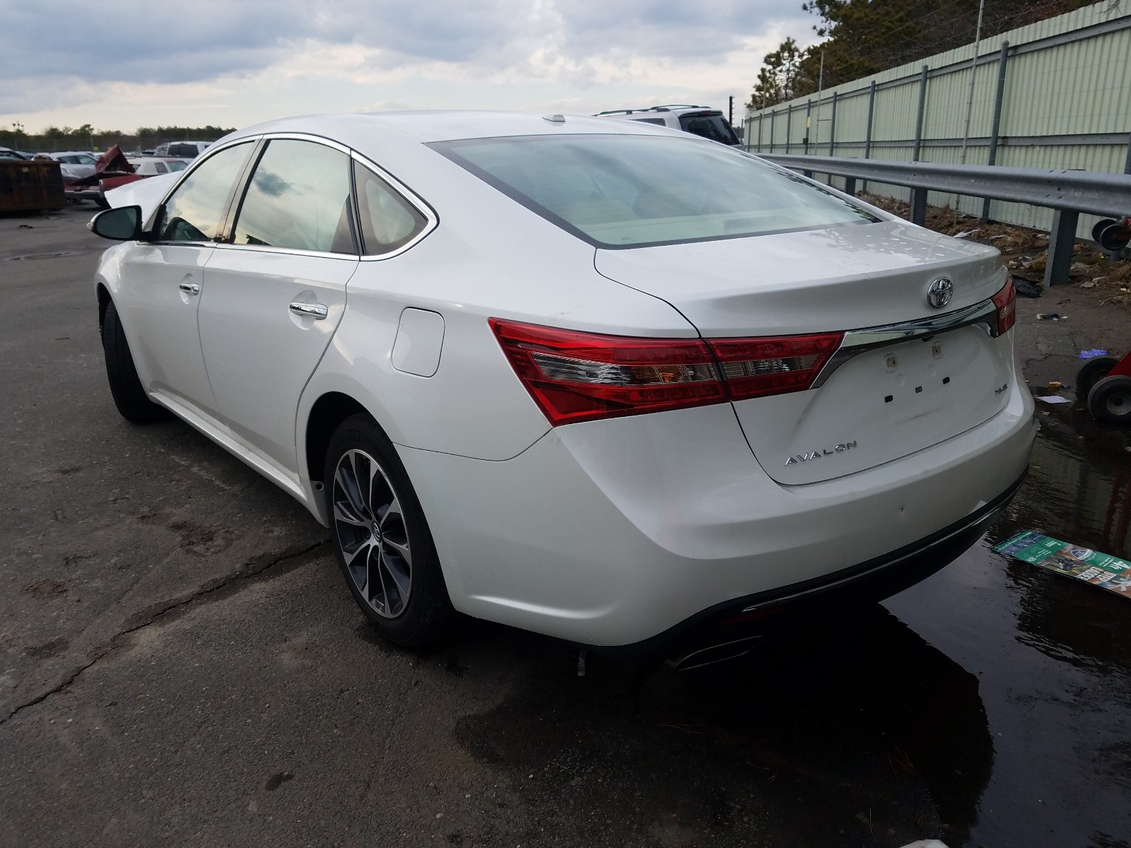 Photo 2 VIN: 4T1BK1EB2JU265348 - TOYOTA AVALON XLE 