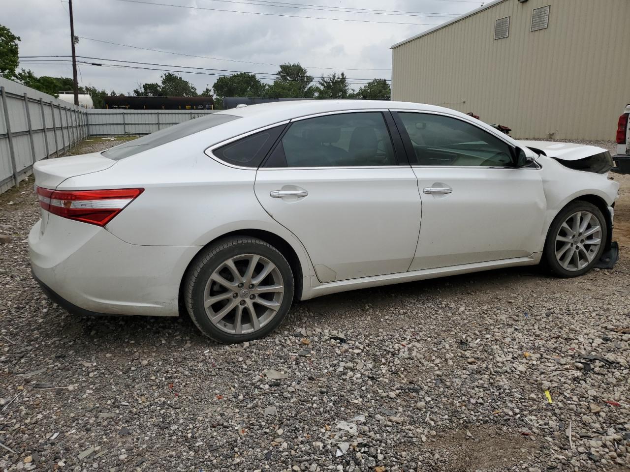 Photo 2 VIN: 4T1BK1EB3EU093420 - TOYOTA AVALON 