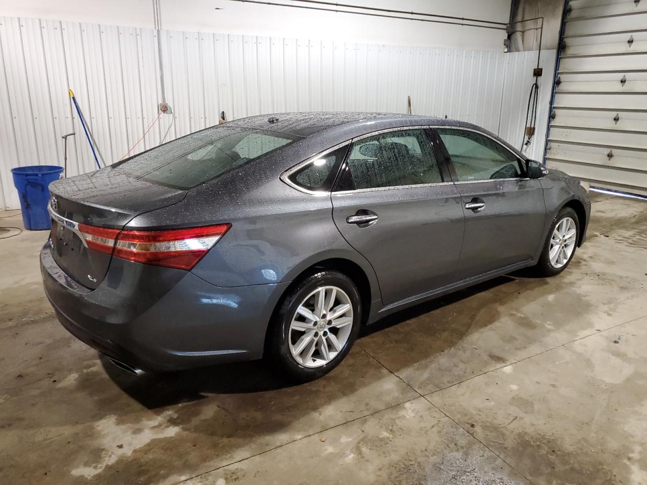 Photo 2 VIN: 4T1BK1EB3FU160003 - TOYOTA AVALON 