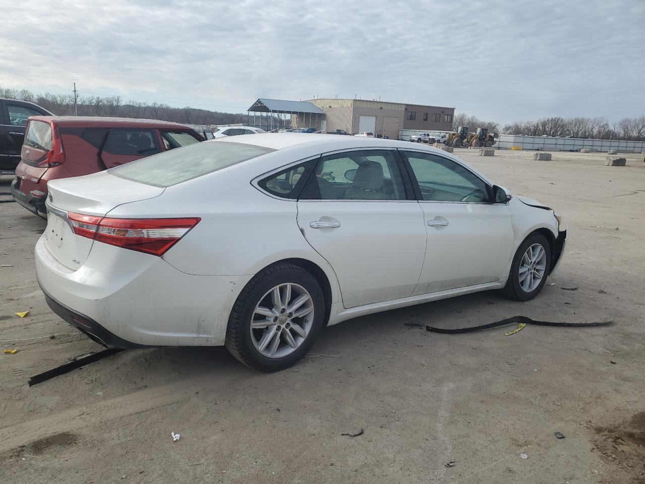 Photo 2 VIN: 4T1BK1EB4DU055936 - TOYOTA AVALON 