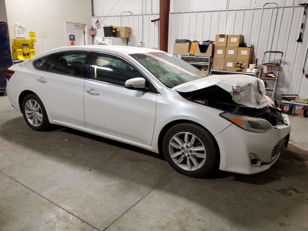 Photo 3 VIN: 4T1BK1EB4FU158177 - TOYOTA AVALON 