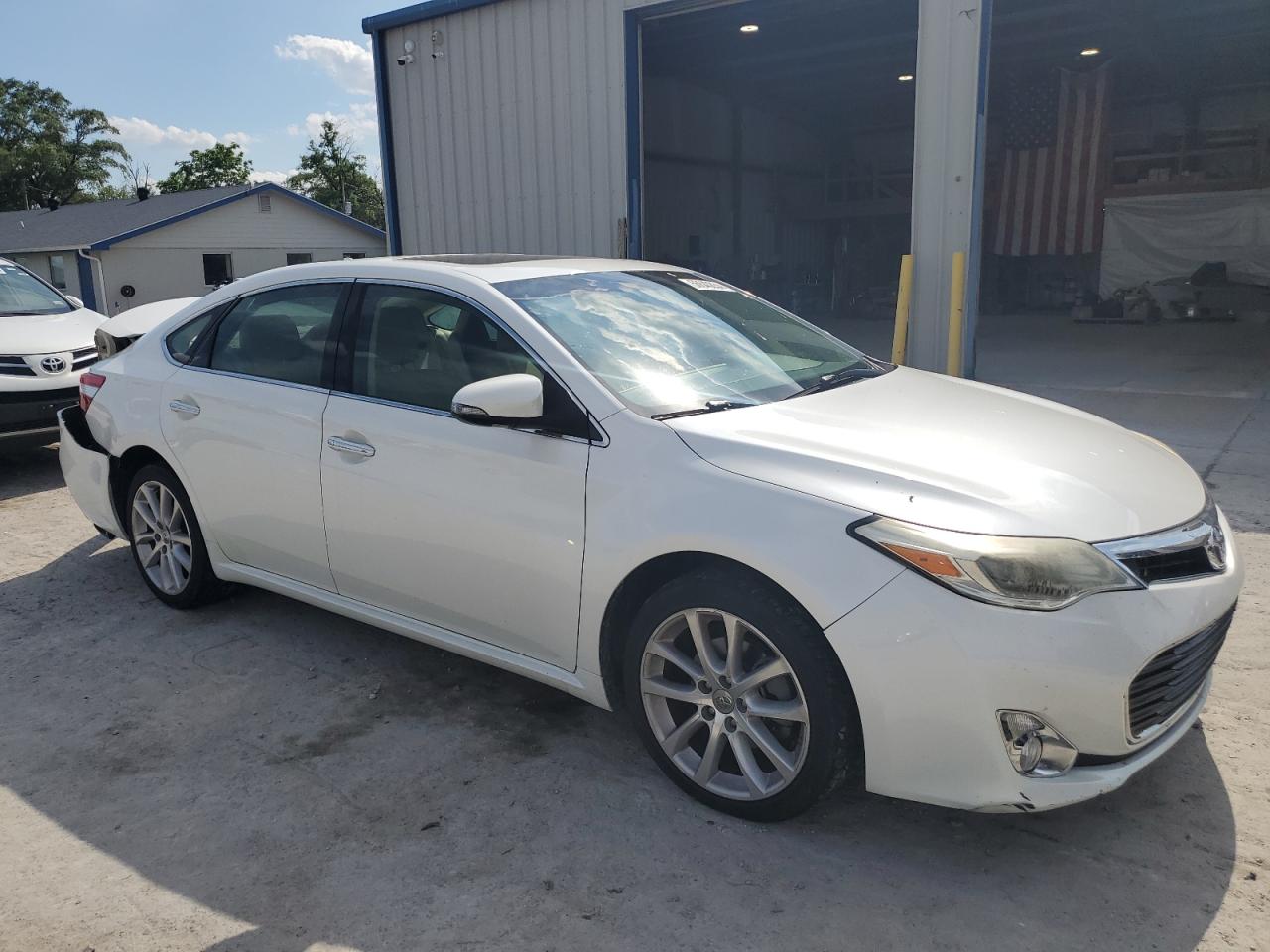 Photo 3 VIN: 4T1BK1EB6DU062015 - TOYOTA AVALON 