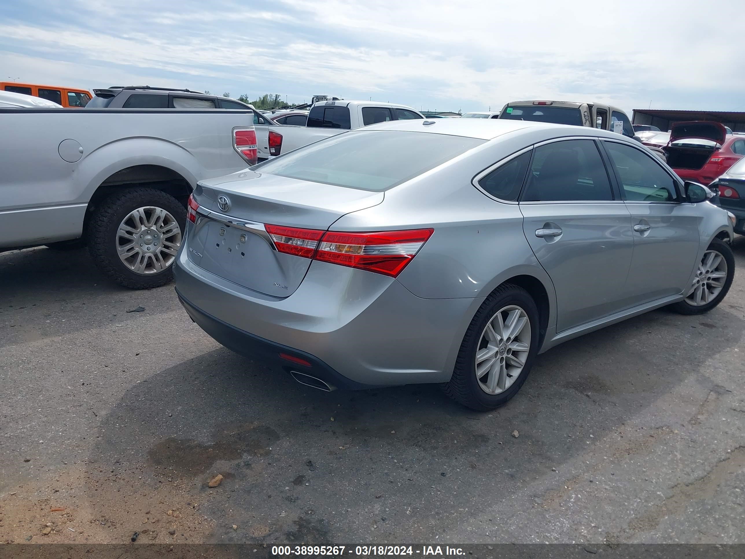 Photo 3 VIN: 4T1BK1EB6FU167656 - TOYOTA AVALON 