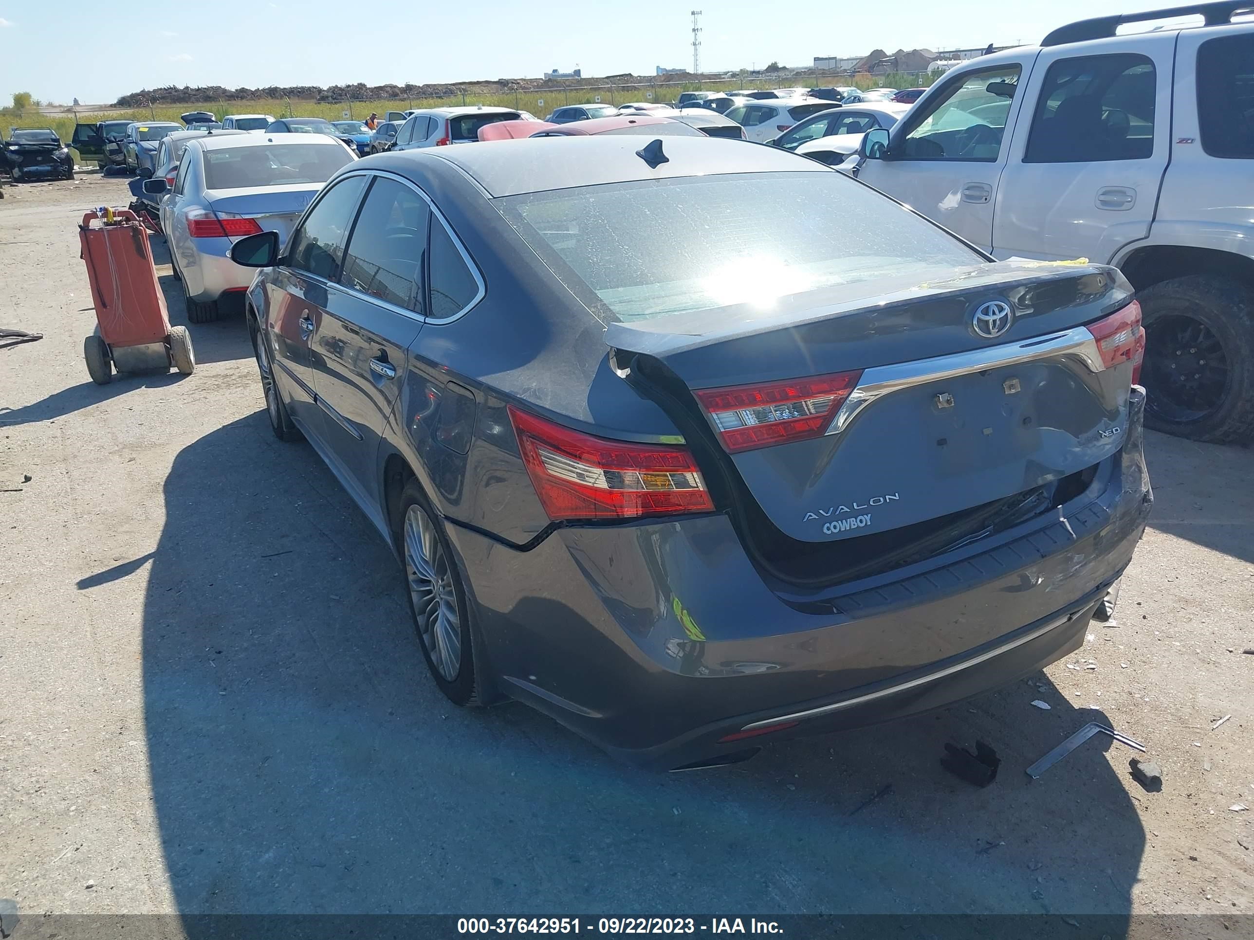 Photo 2 VIN: 4T1BK1EB6HU262401 - TOYOTA AVALON 