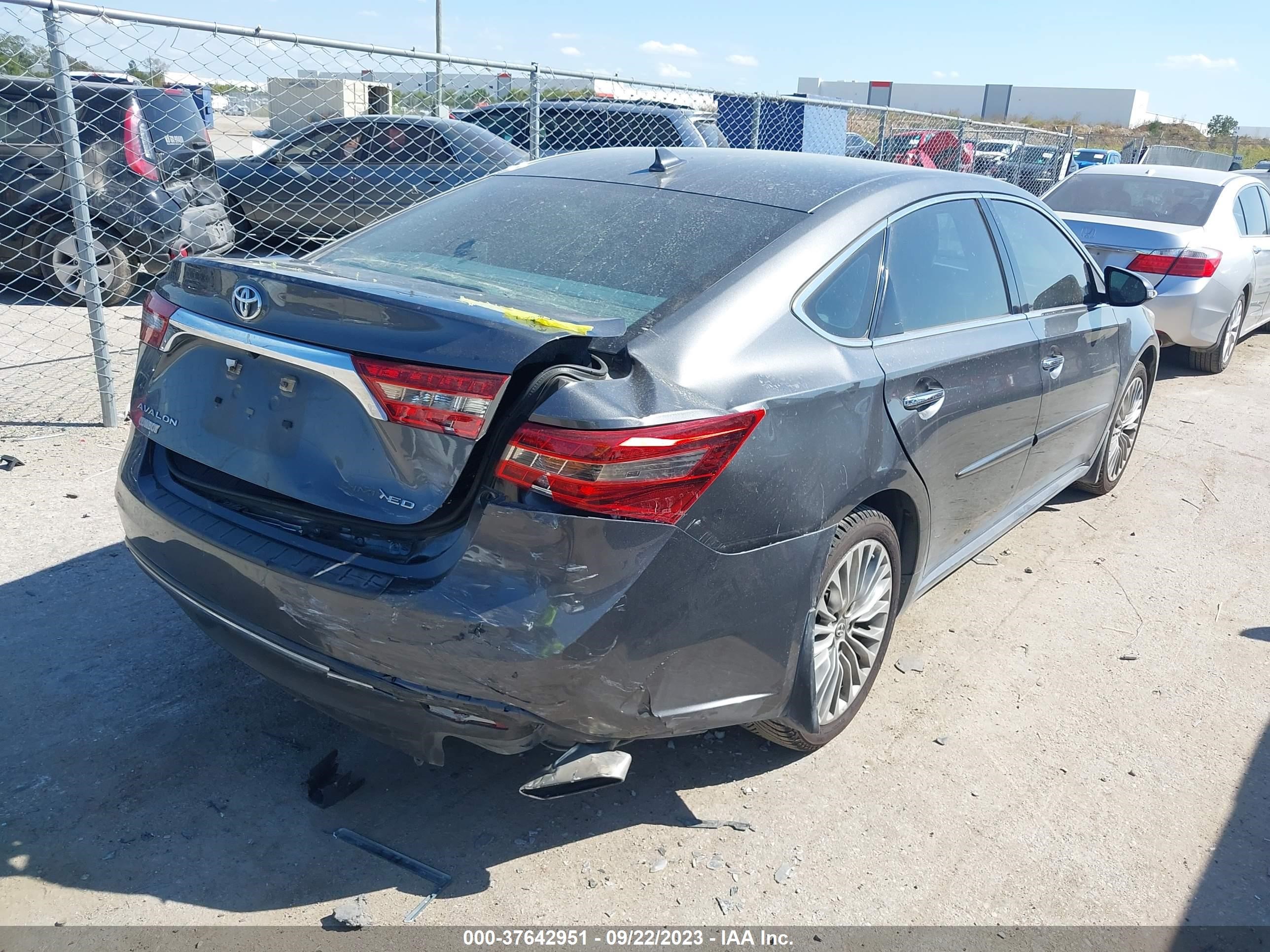 Photo 3 VIN: 4T1BK1EB6HU262401 - TOYOTA AVALON 