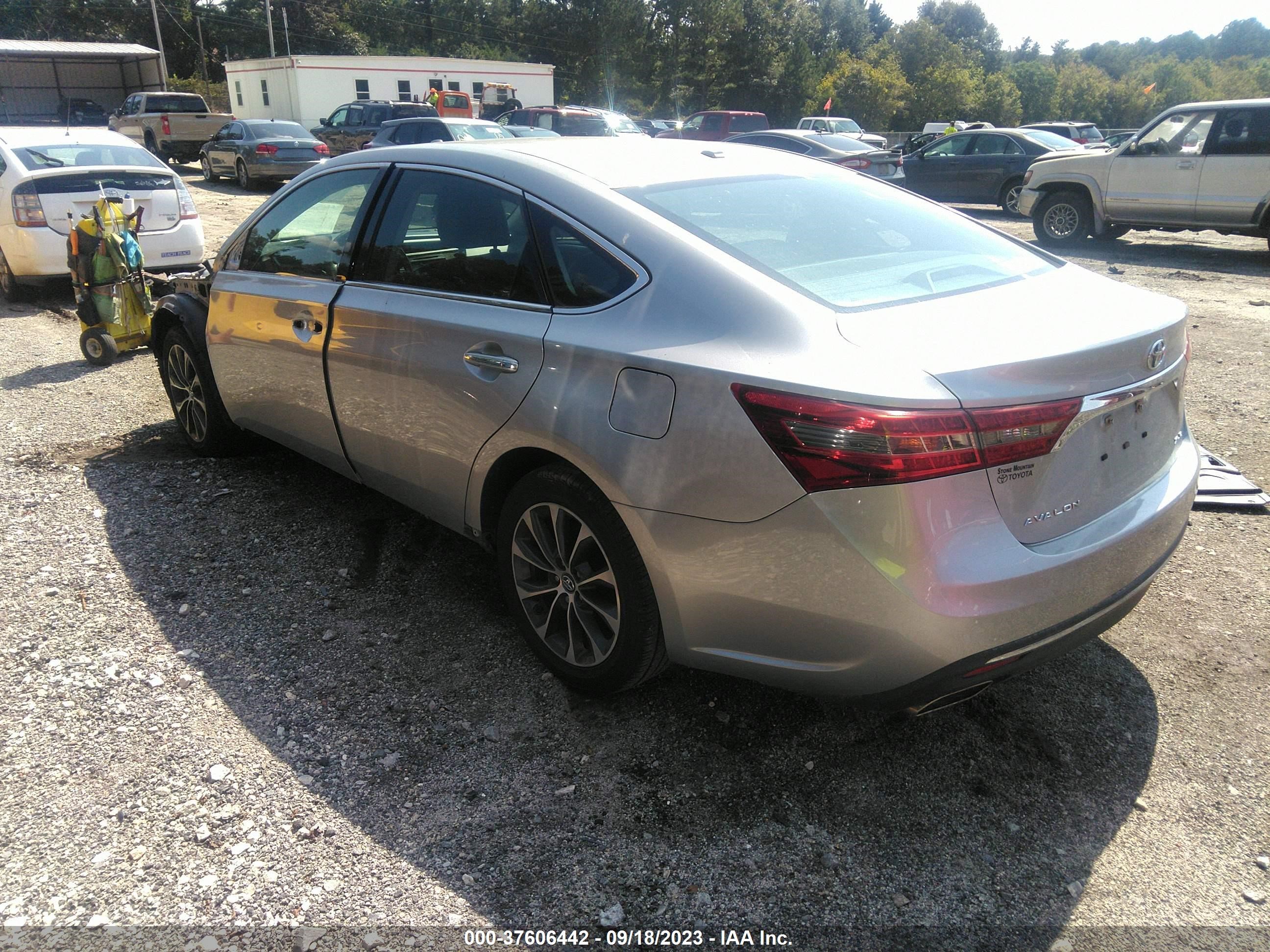 Photo 2 VIN: 4T1BK1EB7JU280105 - TOYOTA AVALON 