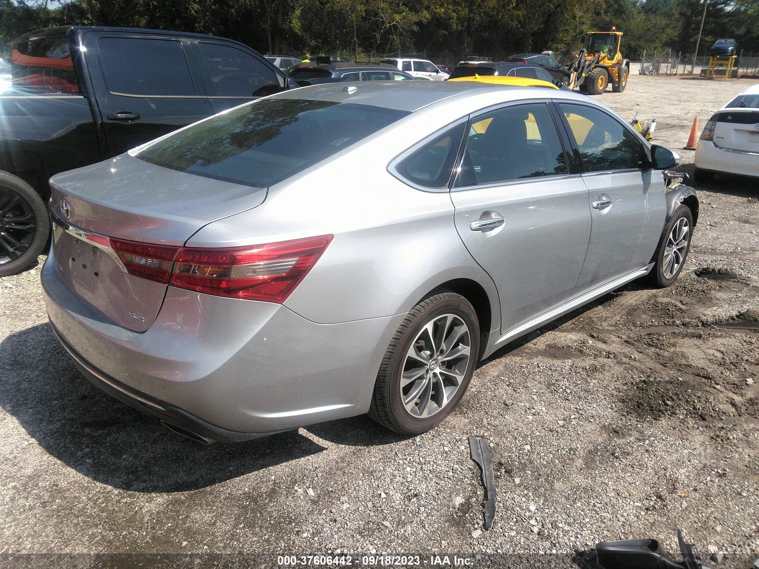 Photo 3 VIN: 4T1BK1EB7JU280105 - TOYOTA AVALON 