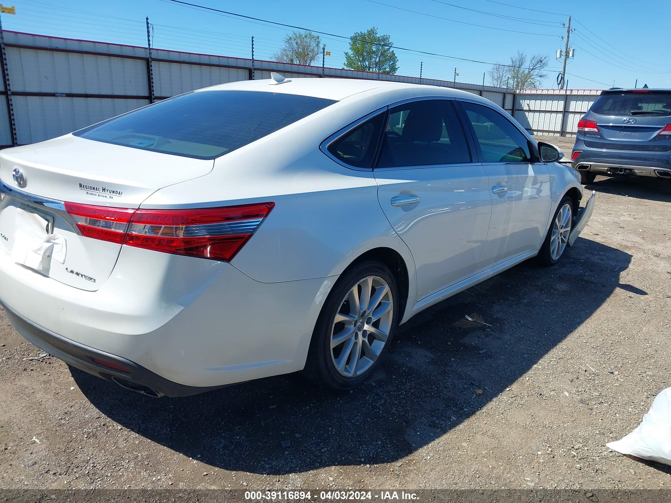 Photo 3 VIN: 4T1BK1EB8DU002463 - TOYOTA AVALON 