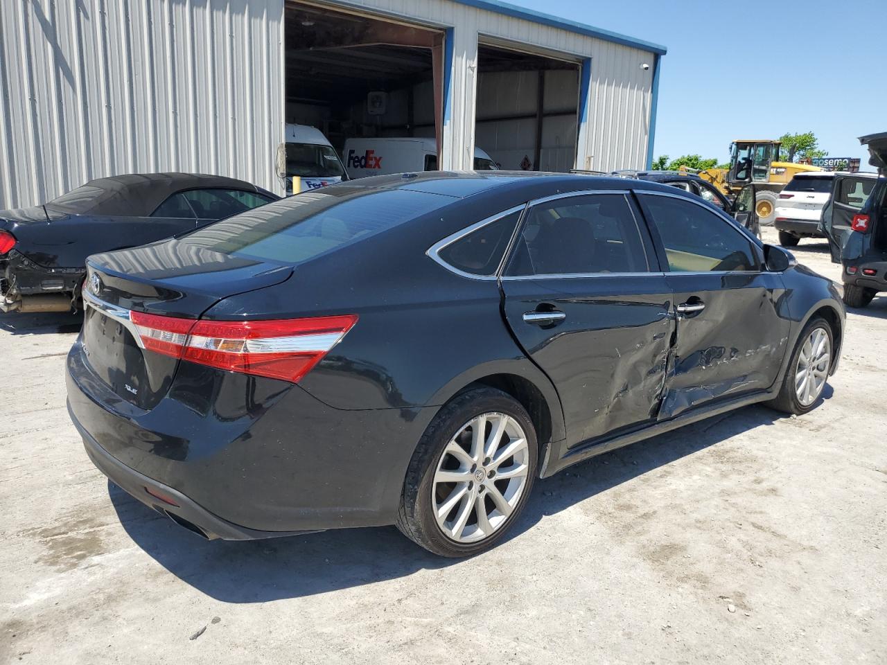 Photo 2 VIN: 4T1BK1EB8DU061853 - TOYOTA AVALON 