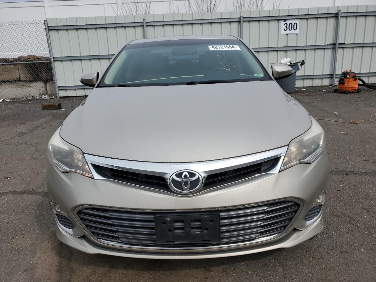 Photo 4 VIN: 4T1BK1EB8DU063506 - TOYOTA AVALON 