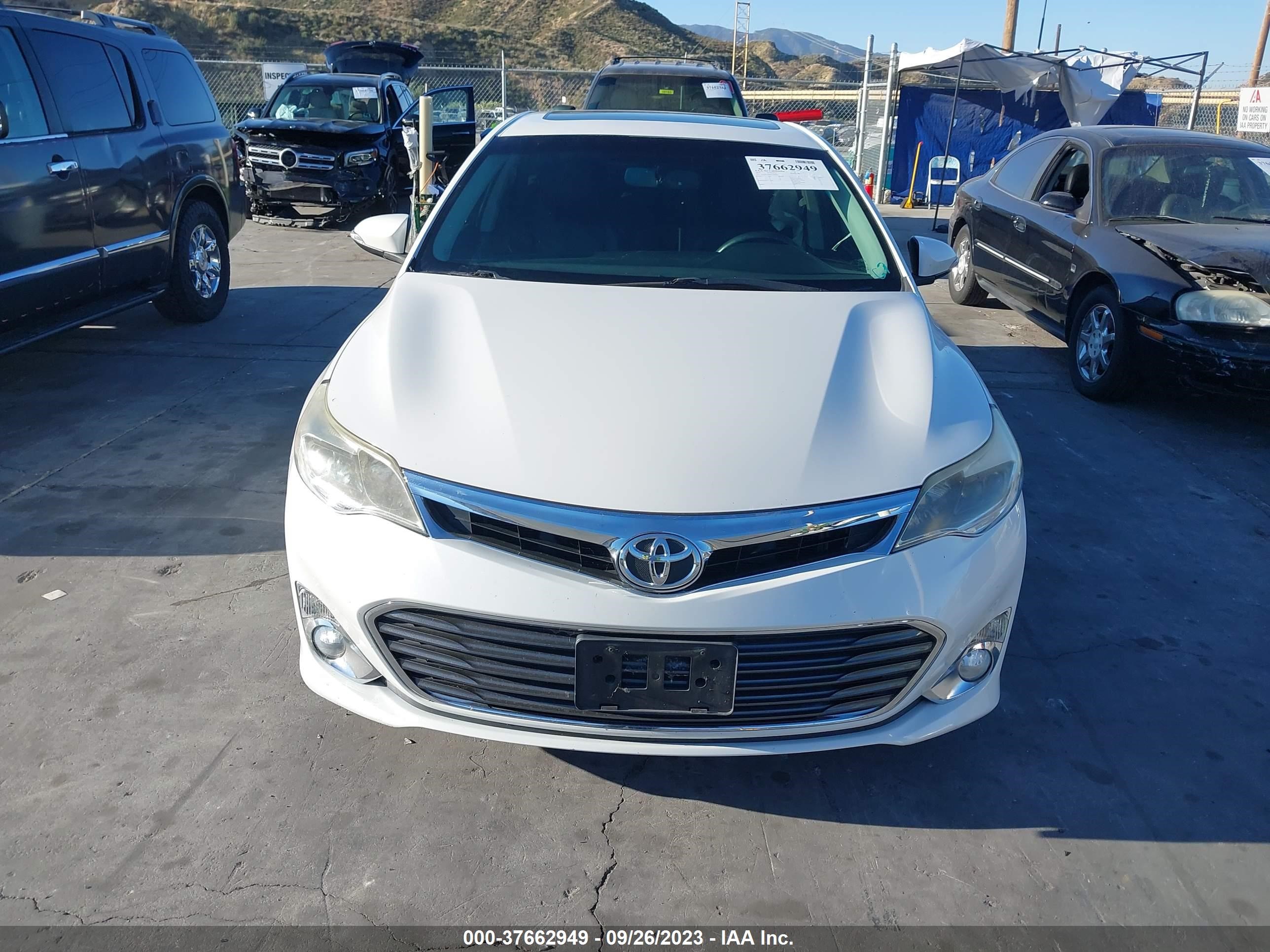 Photo 11 VIN: 4T1BK1EB8DU065823 - TOYOTA AVALON 