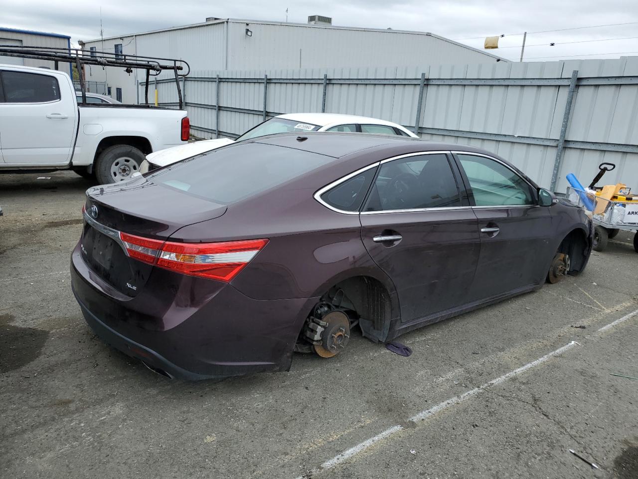 Photo 2 VIN: 4T1BK1EB8EU080260 - TOYOTA AVALON 