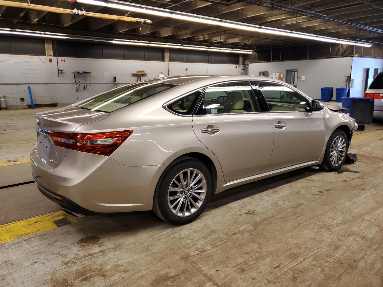 Photo 2 VIN: 4T1BK1EB8GU242276 - TOYOTA AVALON 