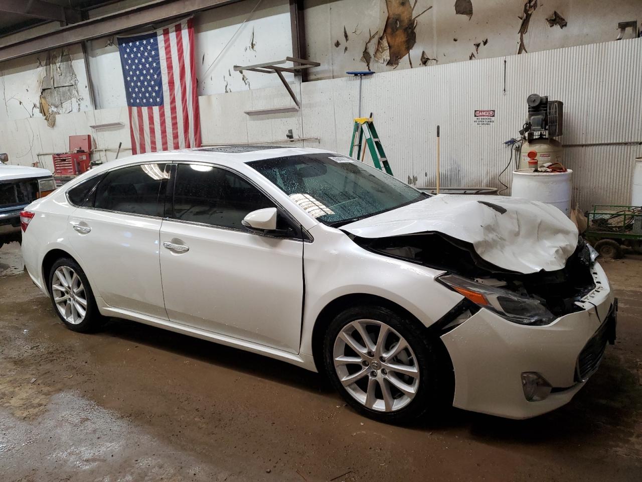 Photo 3 VIN: 4T1BK1EB9DU032135 - TOYOTA AVALON 