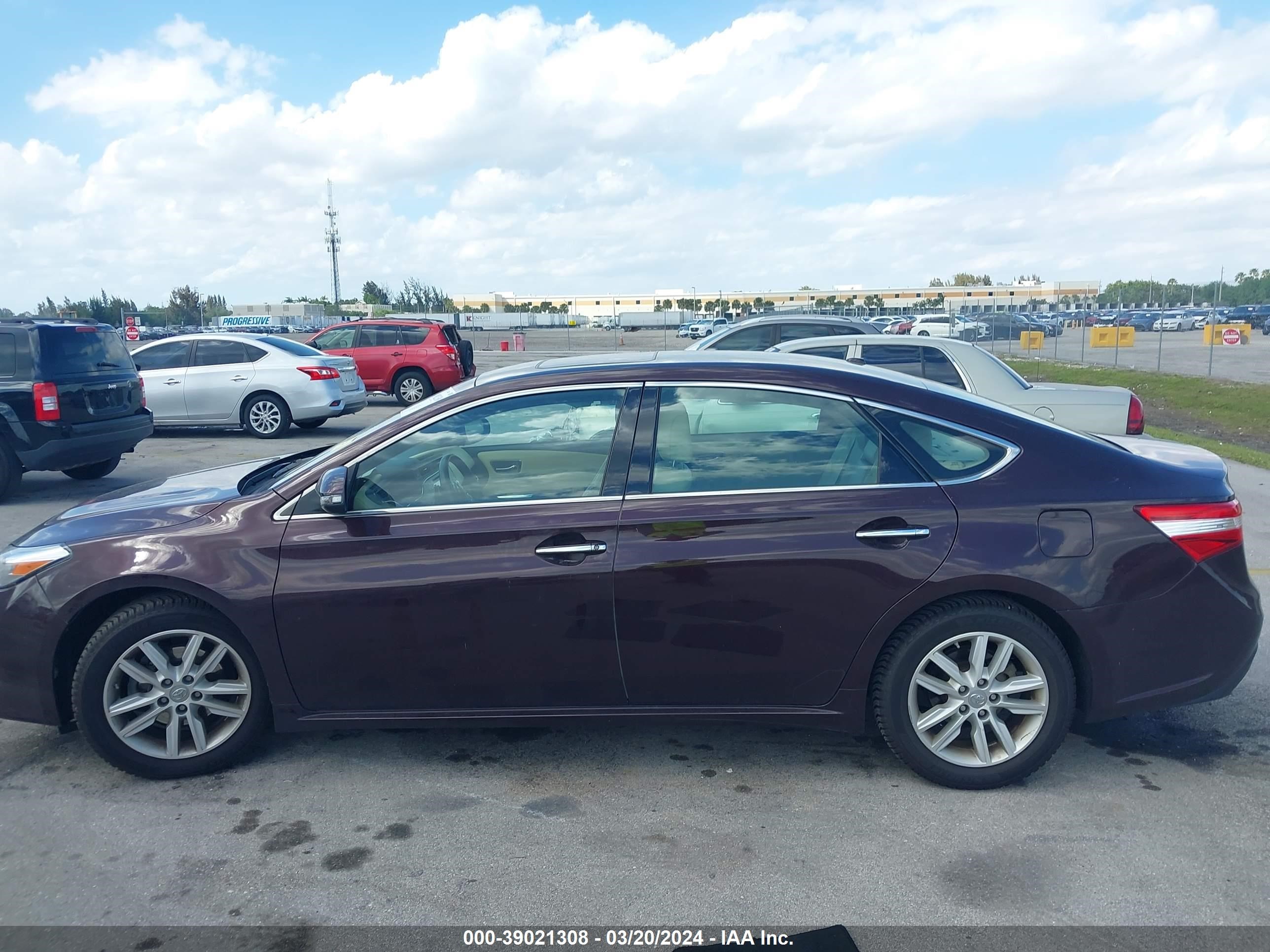 Photo 12 VIN: 4T1BK1EB9FU174701 - TOYOTA AVALON 