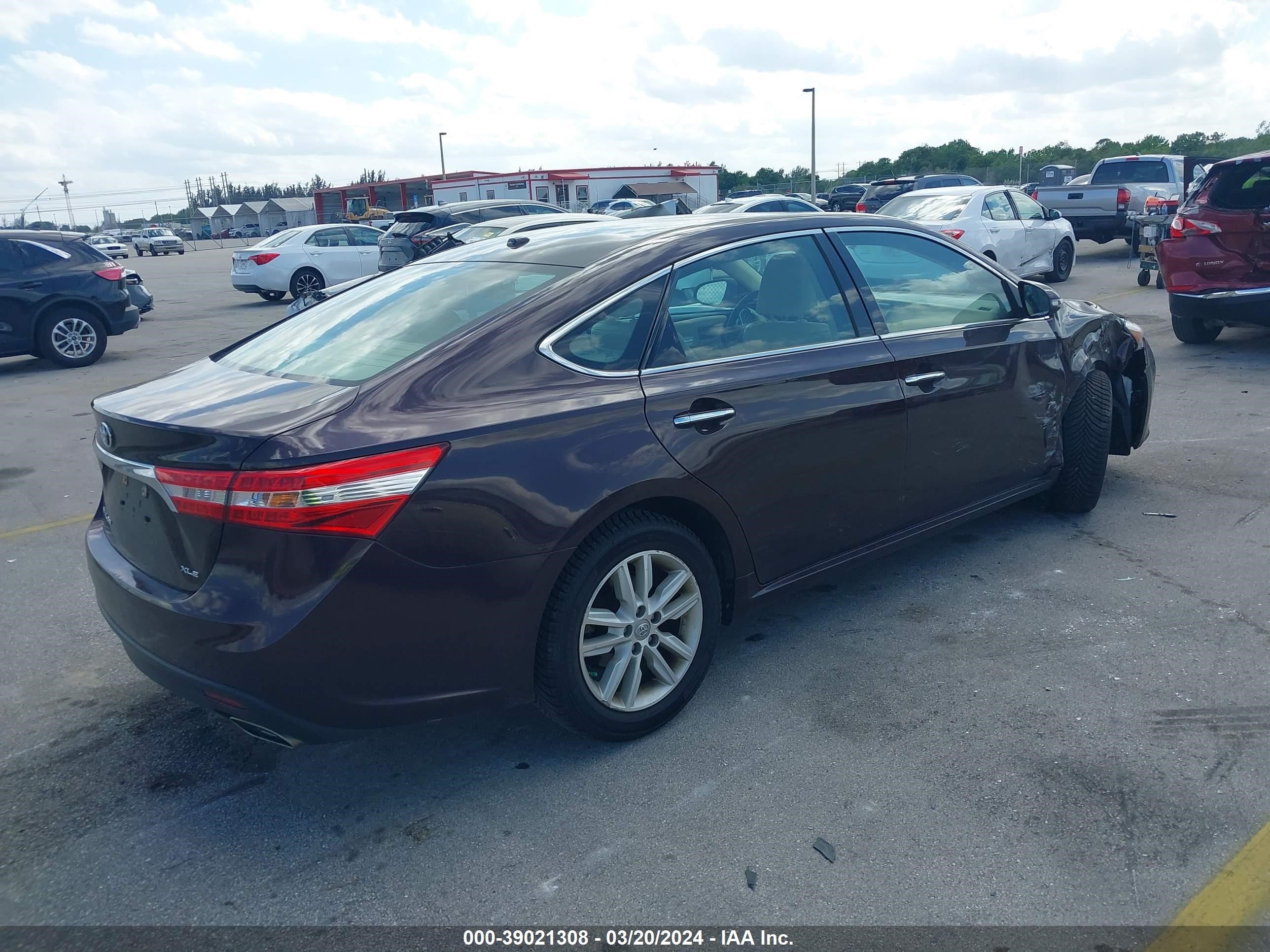 Photo 3 VIN: 4T1BK1EB9FU174701 - TOYOTA AVALON 