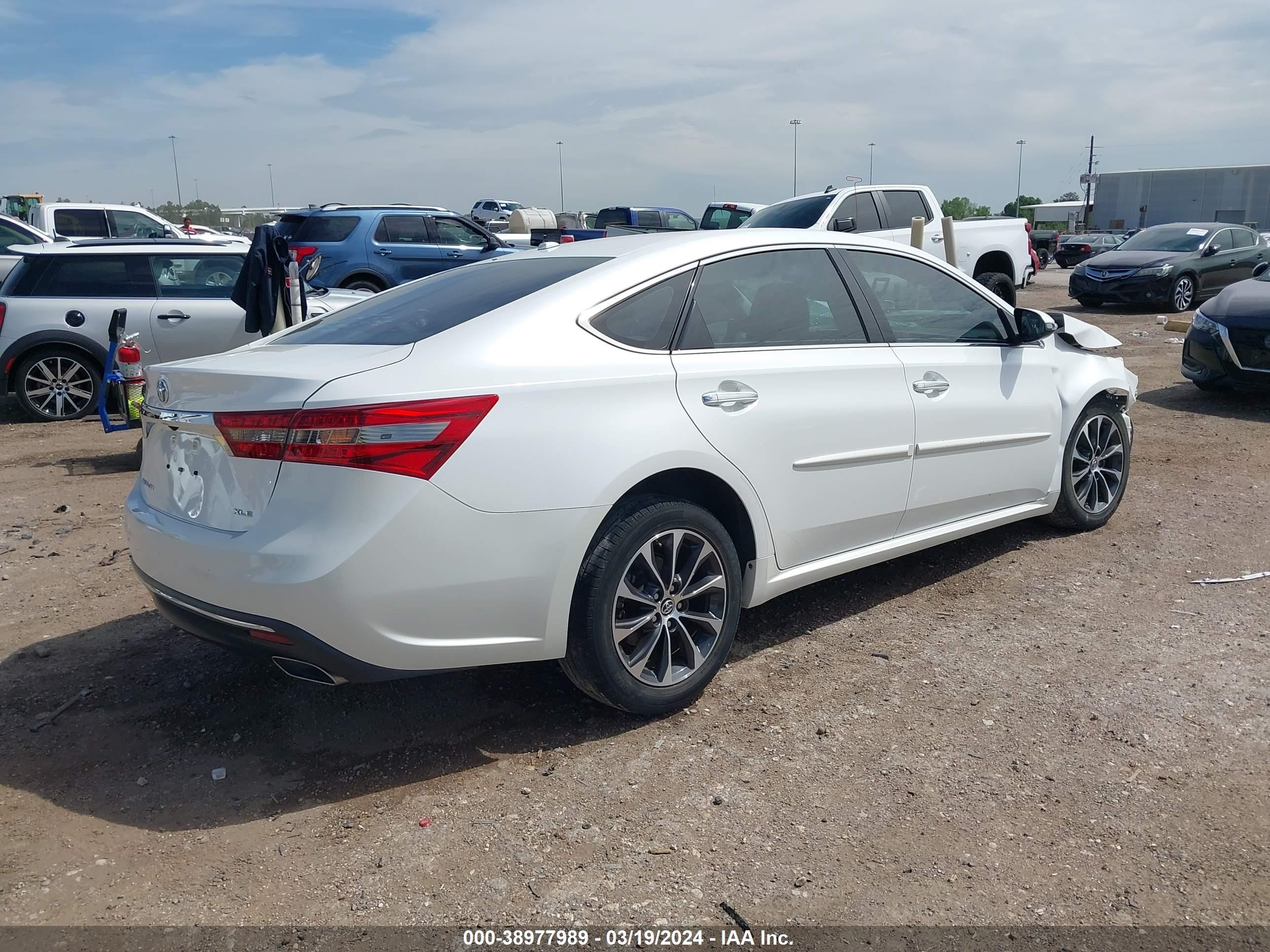 Photo 3 VIN: 4T1BK1EB9GU203454 - TOYOTA AVALON 