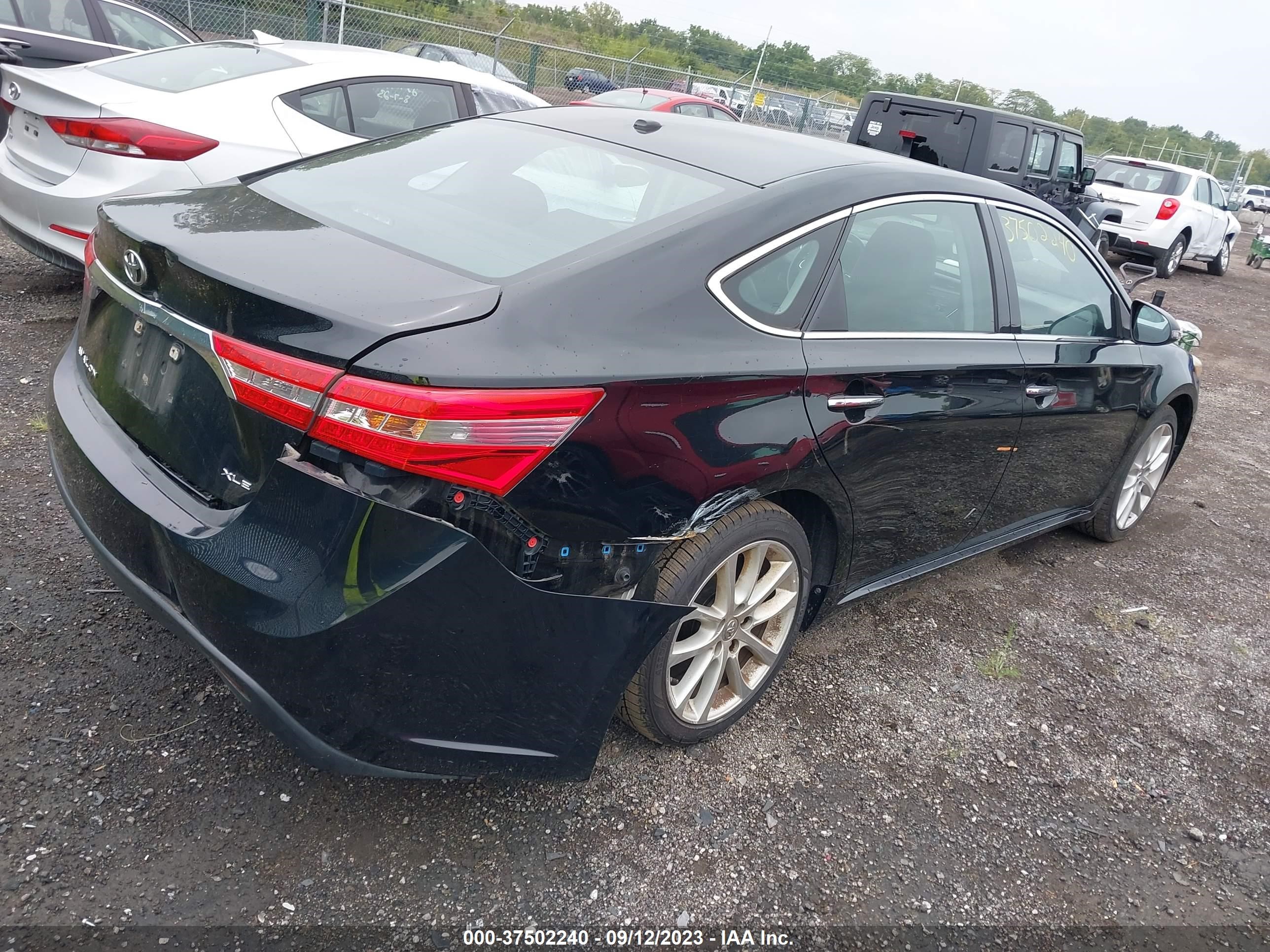 Photo 3 VIN: 4T1BK1EBXDU069047 - TOYOTA AVALON 