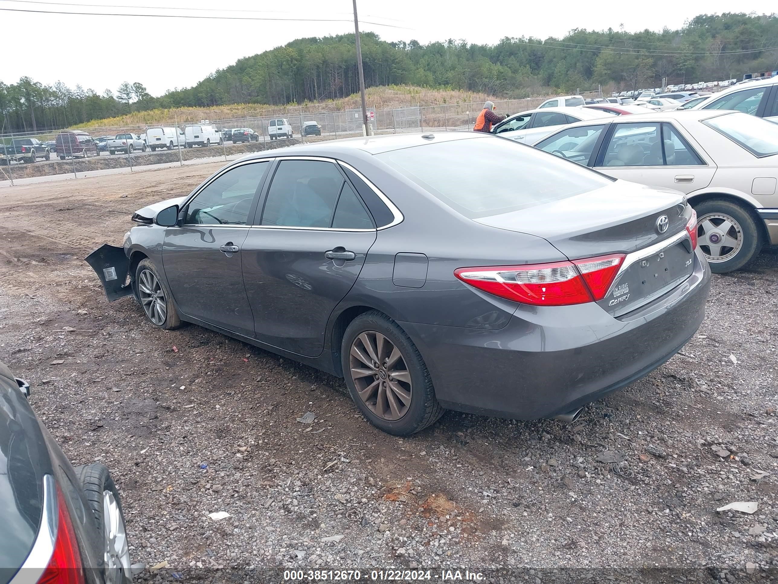 Photo 2 VIN: 4T1BK1FK1FU027805 - TOYOTA CAMRY 