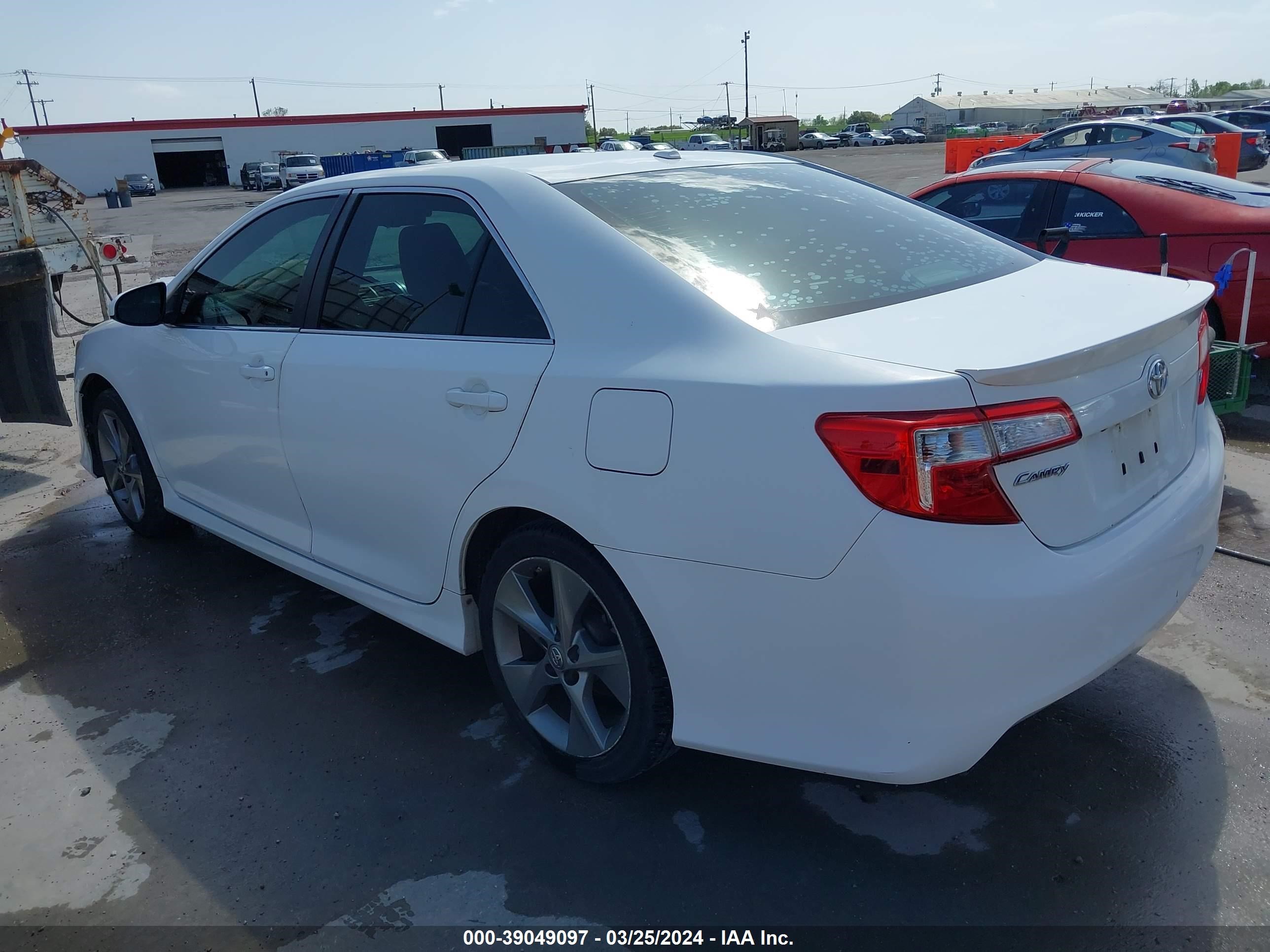 Photo 2 VIN: 4T1BK1FK6CU508547 - TOYOTA CAMRY 