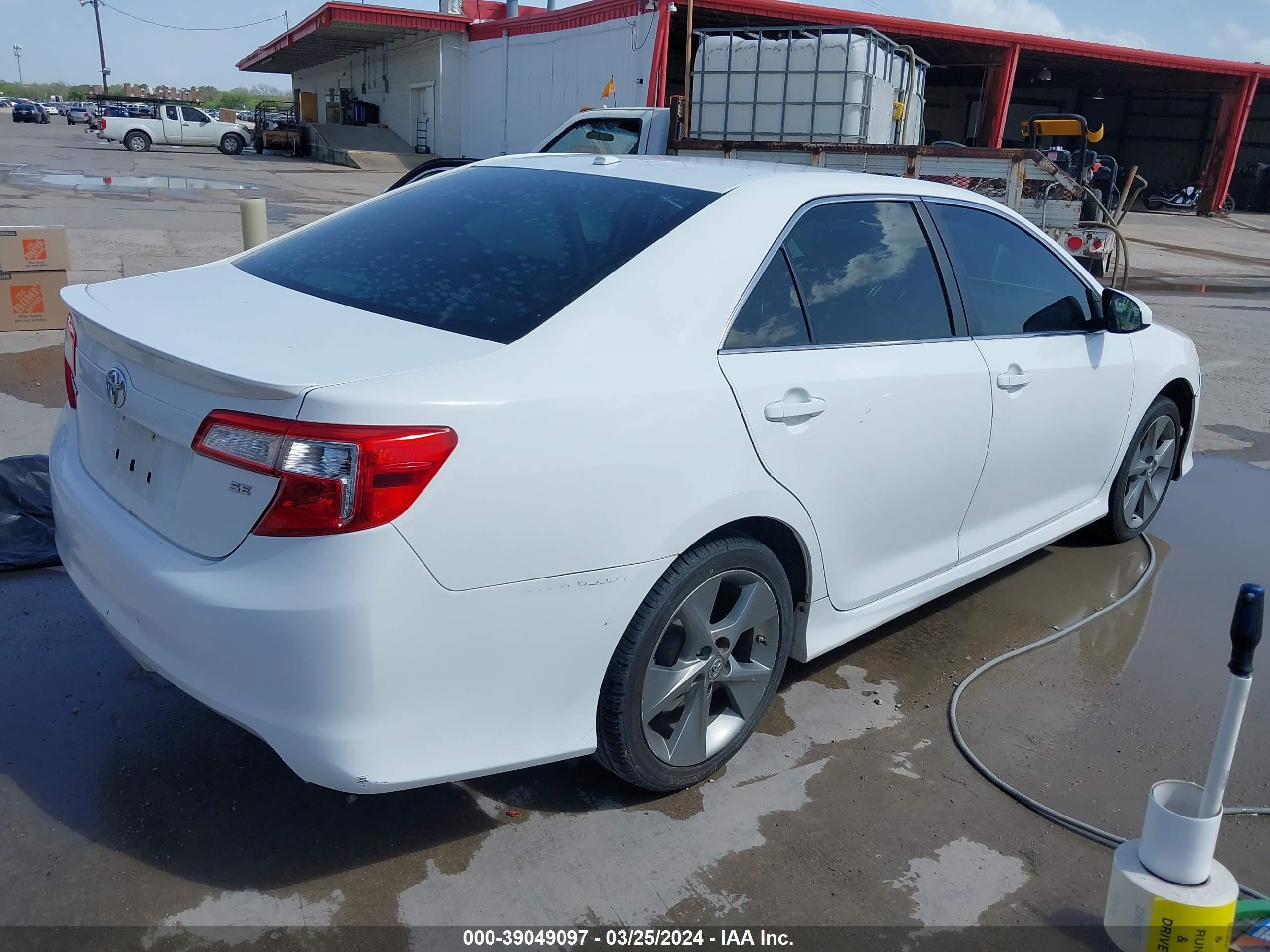 Photo 3 VIN: 4T1BK1FK6CU508547 - TOYOTA CAMRY 