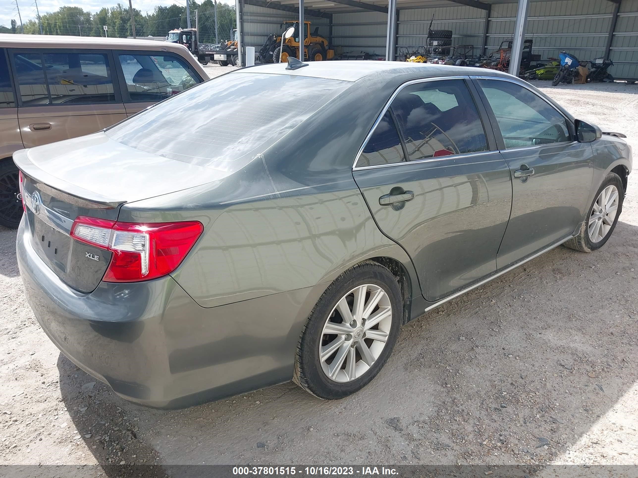 Photo 3 VIN: 4T1BK1FK6CU509679 - TOYOTA CAMRY 