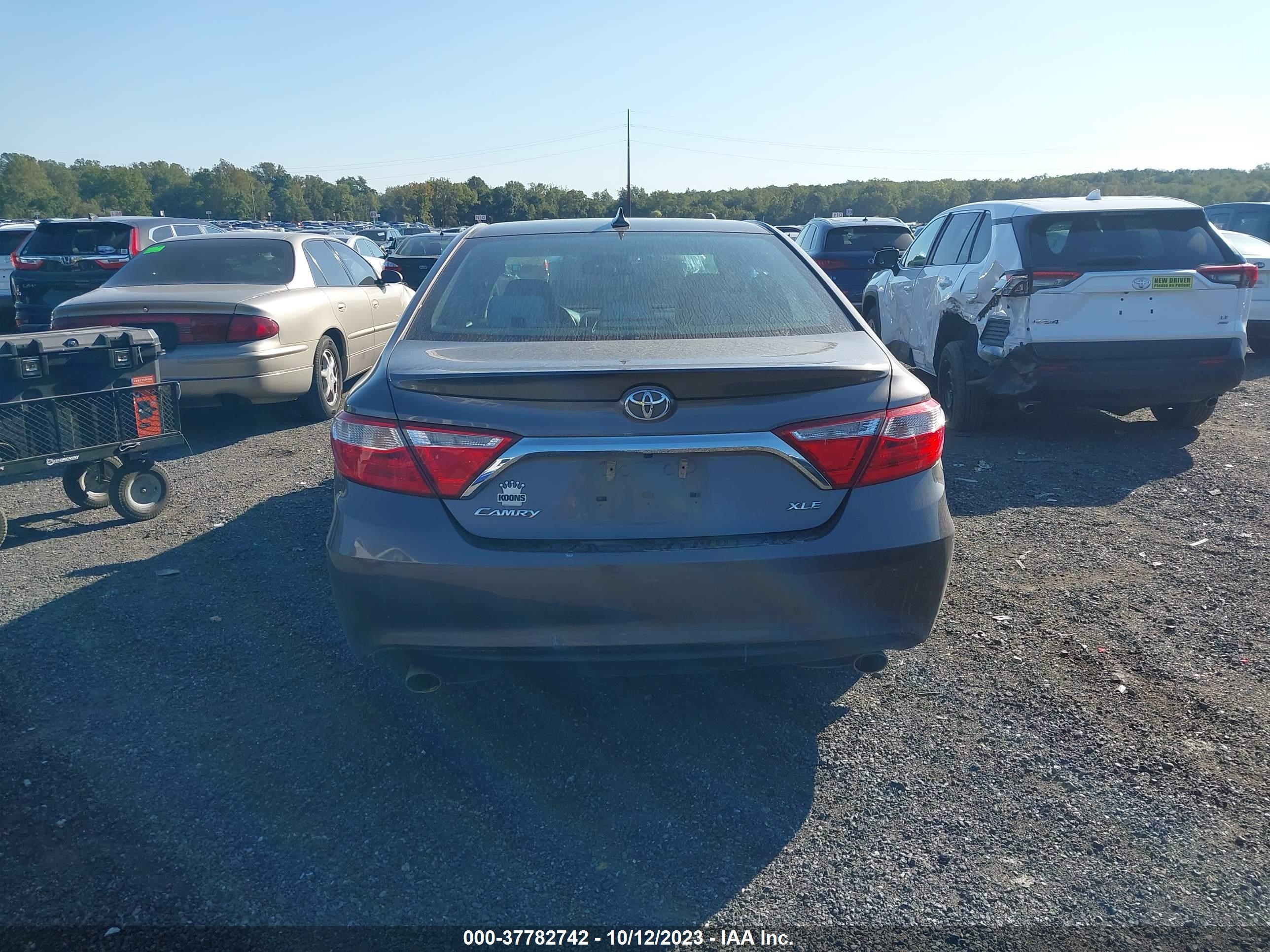 Photo 15 VIN: 4T1BK1FK6FU555047 - TOYOTA CAMRY 