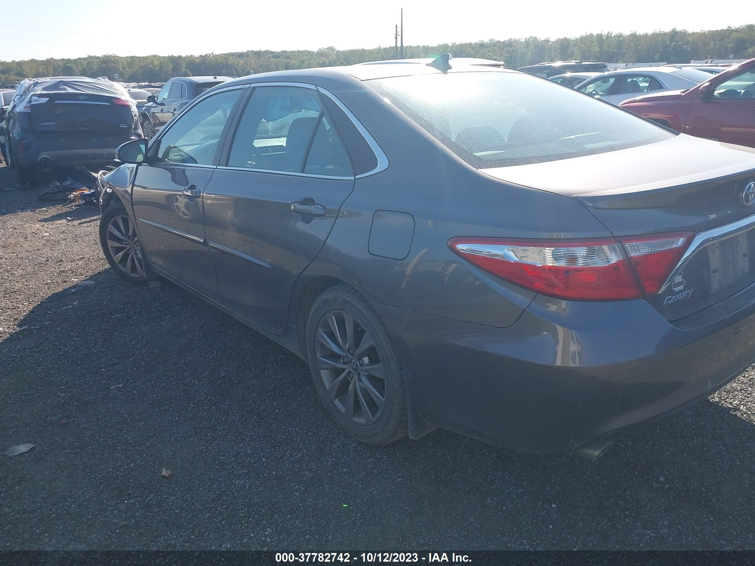 Photo 2 VIN: 4T1BK1FK6FU555047 - TOYOTA CAMRY 