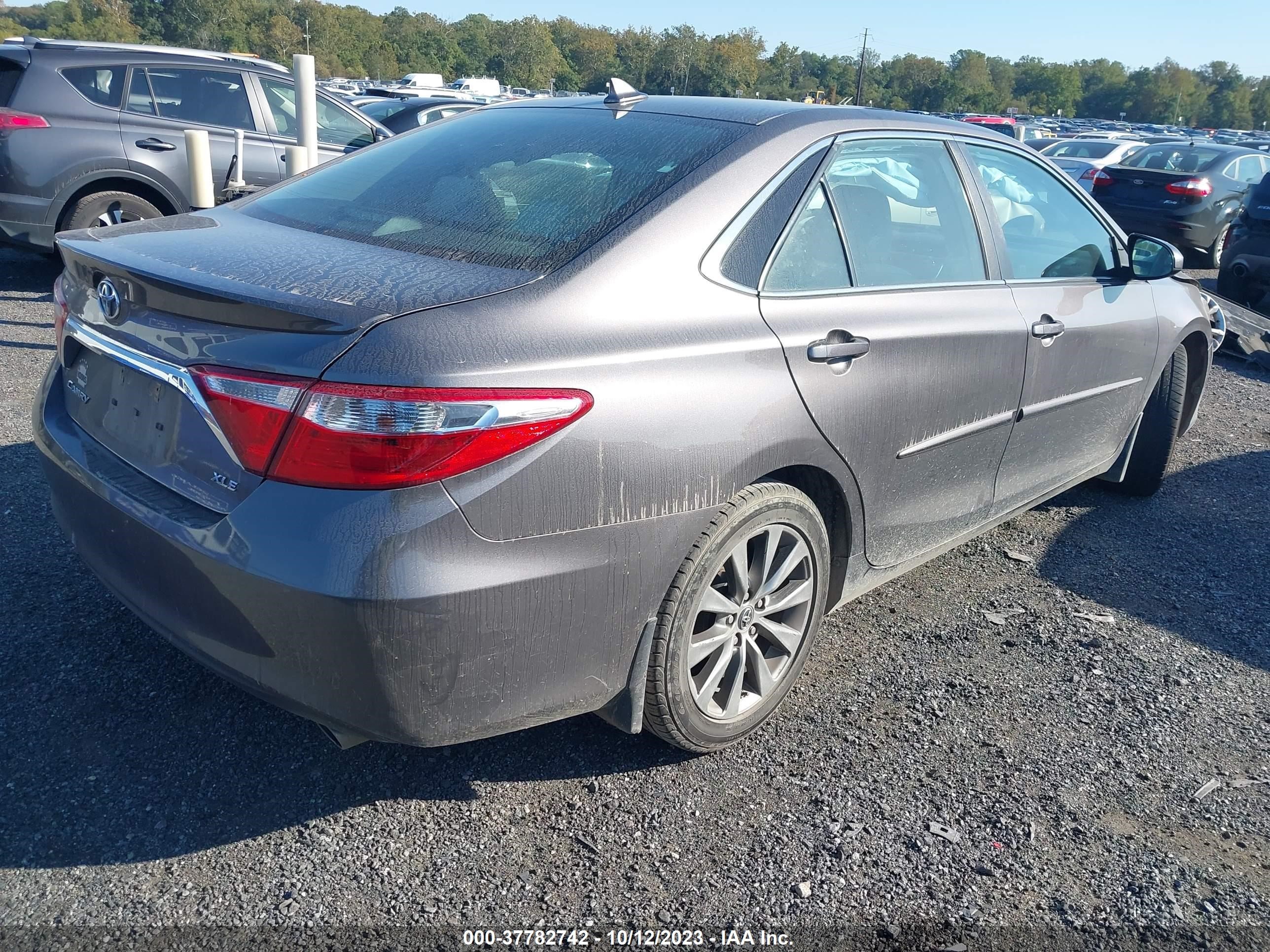 Photo 3 VIN: 4T1BK1FK6FU555047 - TOYOTA CAMRY 