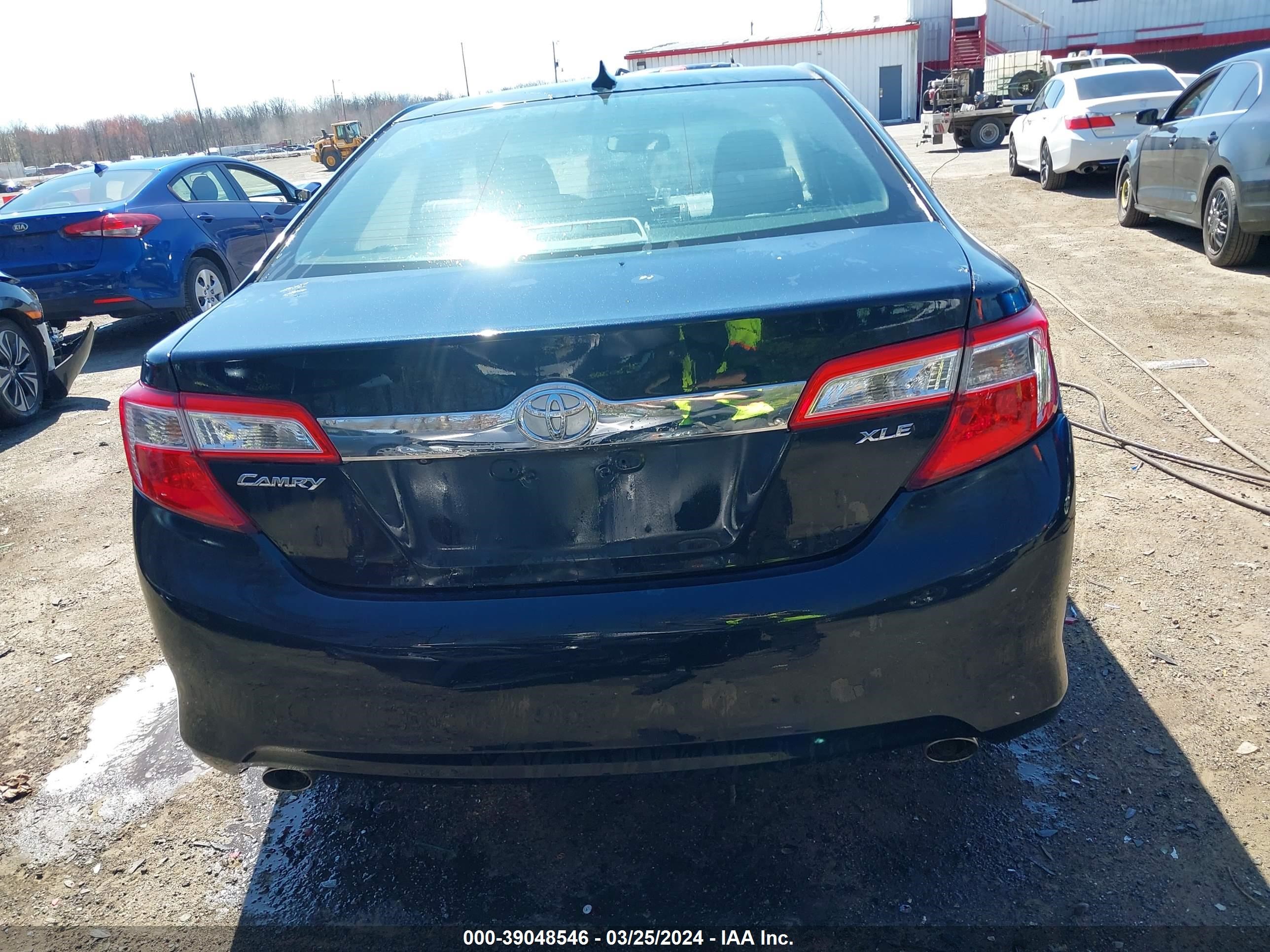 Photo 15 VIN: 4T1BK1FK8CU516844 - TOYOTA CAMRY 