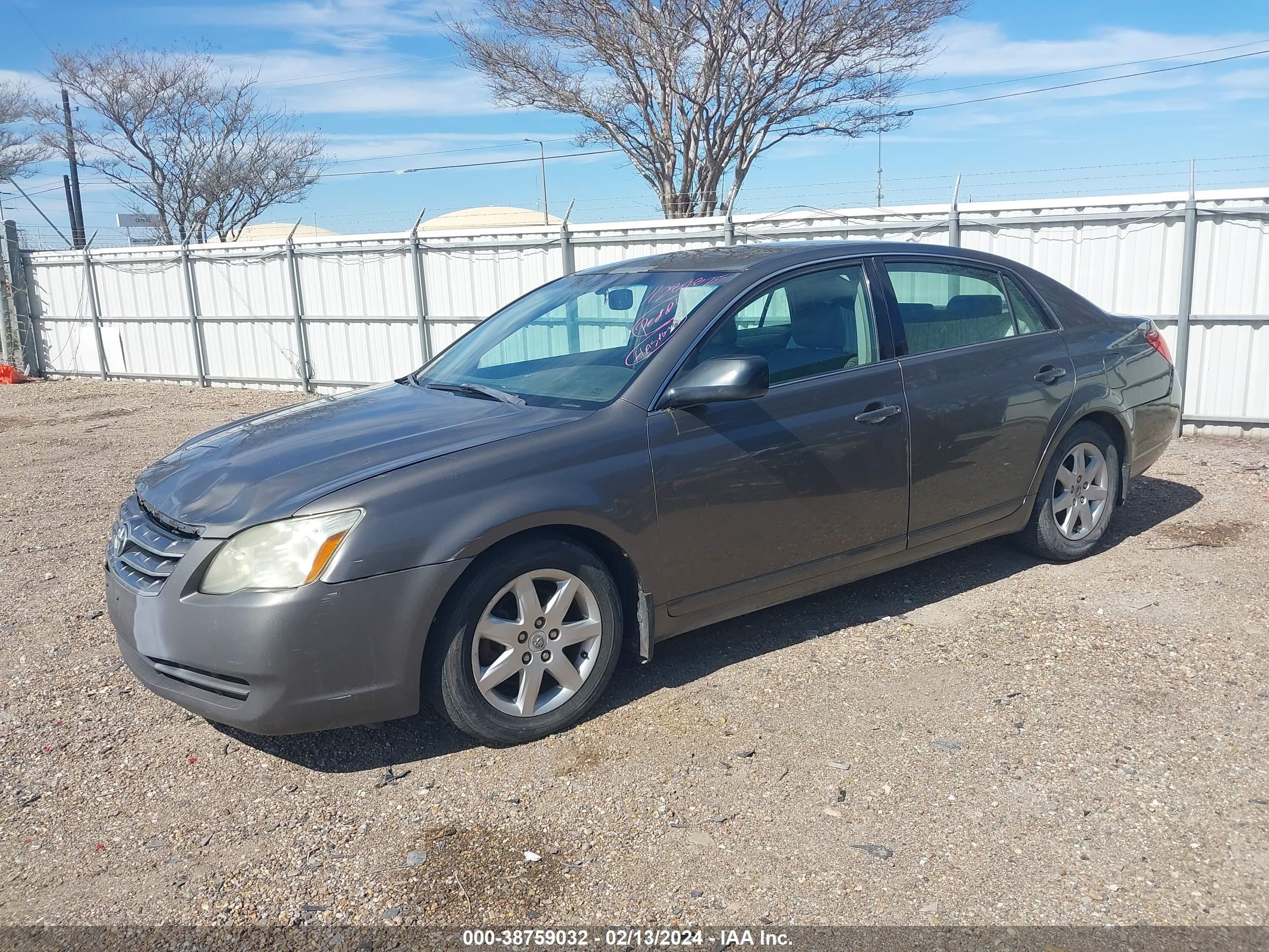 Photo 1 VIN: 4T1BK36B05U006860 - TOYOTA AVALON 